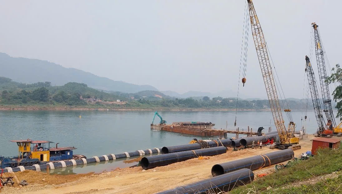 Tăng tốc "phủ sóng" nguồn nước sạch cho người dân Thủ đô- Ảnh 1. Tăng tốc "phủ sóng" nguồn nước sạch cho người dân Thủ đô- Ảnh 1.