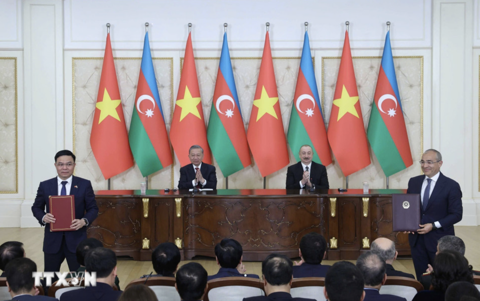 Việt Nam - Azerbaijan thiết lập quan hệ Đối tác chiến lược, phát huy tiềm năng giao thông- Ảnh 2. Việt Nam - Azerbaijan thiết lập quan hệ Đối tác chiến lược, phát huy tiềm năng giao thông- Ảnh 2.