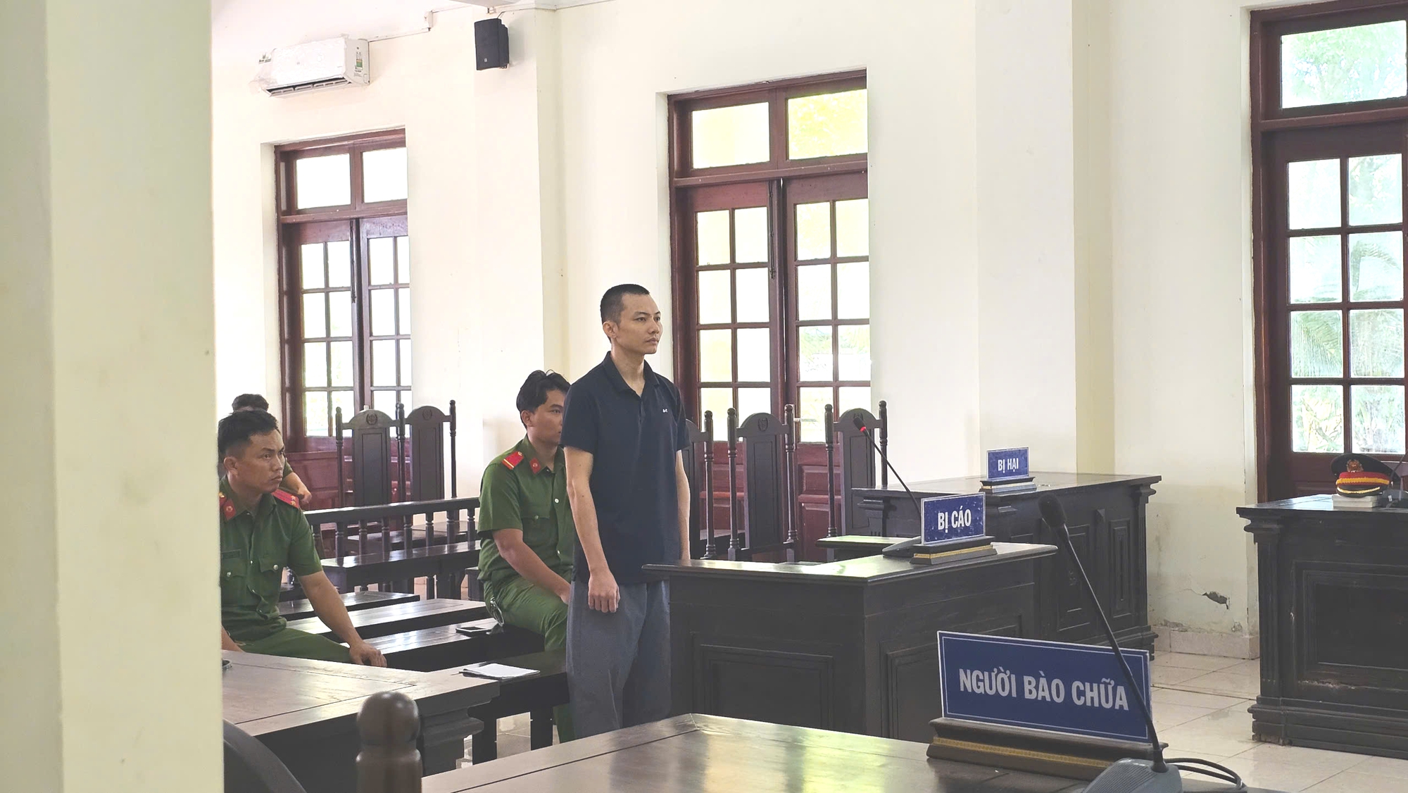 Hoãn phiên tòa xét xử vụ lừa đảo chiếm đoạt tài sản trong Tịnh thất Bồng Lai- Ảnh 1. Hoãn phiên tòa xét xử vụ lừa đảo chiếm đoạt tài sản trong Tịnh thất Bồng Lai- Ảnh 1.
