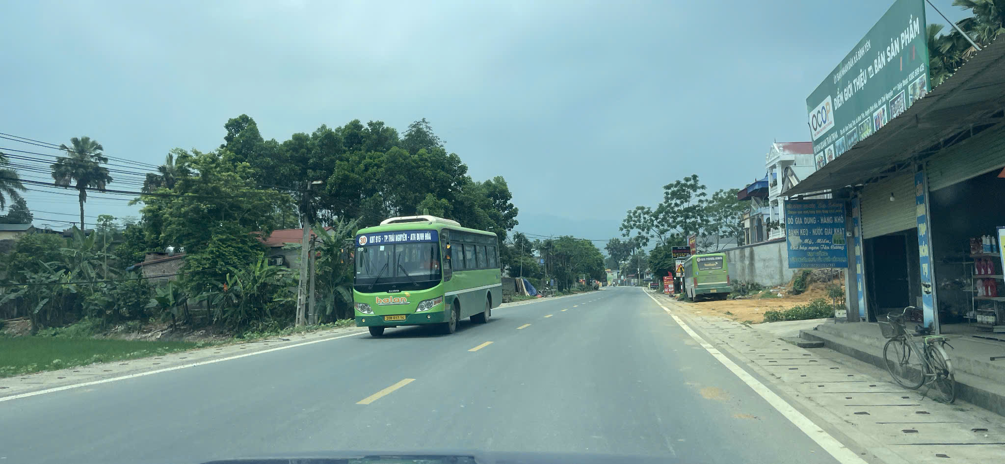 Gần cán đích, tuyến đường 300 tỷ nối vùng An toàn khu Thái Nguyên hiện thi công ra sao?- Ảnh 3. Gần cán đích, tuyến đường 300 tỷ nối vùng An toàn khu Thái Nguyên hiện thi công ra sao?- Ảnh 3.
