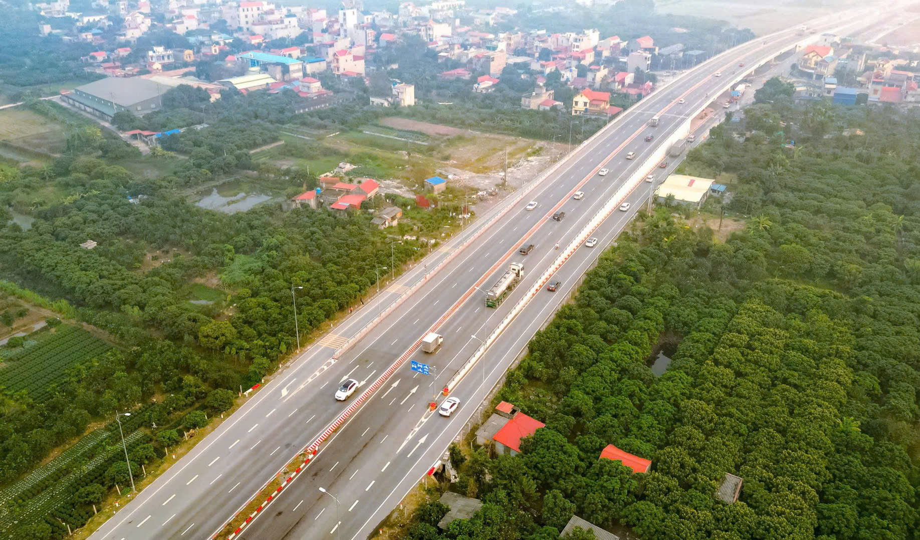 Bộ Xây dựng phản hồi đề xuất nâng cấp đường nối hai cao tốc lớn lên 6 làn xe- Ảnh 1. Bộ Xây dựng phản hồi đề xuất nâng cấp đường nối hai cao tốc lớn lên 6 làn xe- Ảnh 1.
