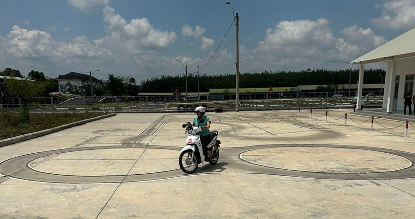 Gần 300 học viên tham gia kỳ sát hạch giấy phép lái xe do Công an Kon Tum tổ chức- Ảnh 1. Gần 300 học viên tham gia kỳ sát hạch giấy phép lái xe do Công an Kon Tum tổ chức- Ảnh 1.