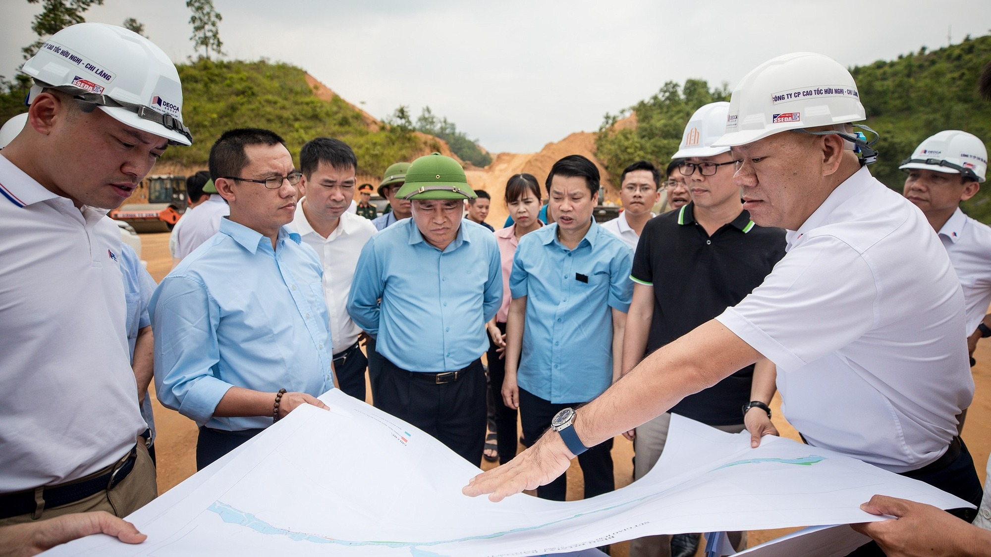 Dồn lực thông tuyến cao tốc Hữu Nghị - Chi Lăng vào cuối năm 2025- Ảnh 1. Dồn lực thông tuyến cao tốc Hữu Nghị - Chi Lăng vào cuối năm 2025- Ảnh 1.