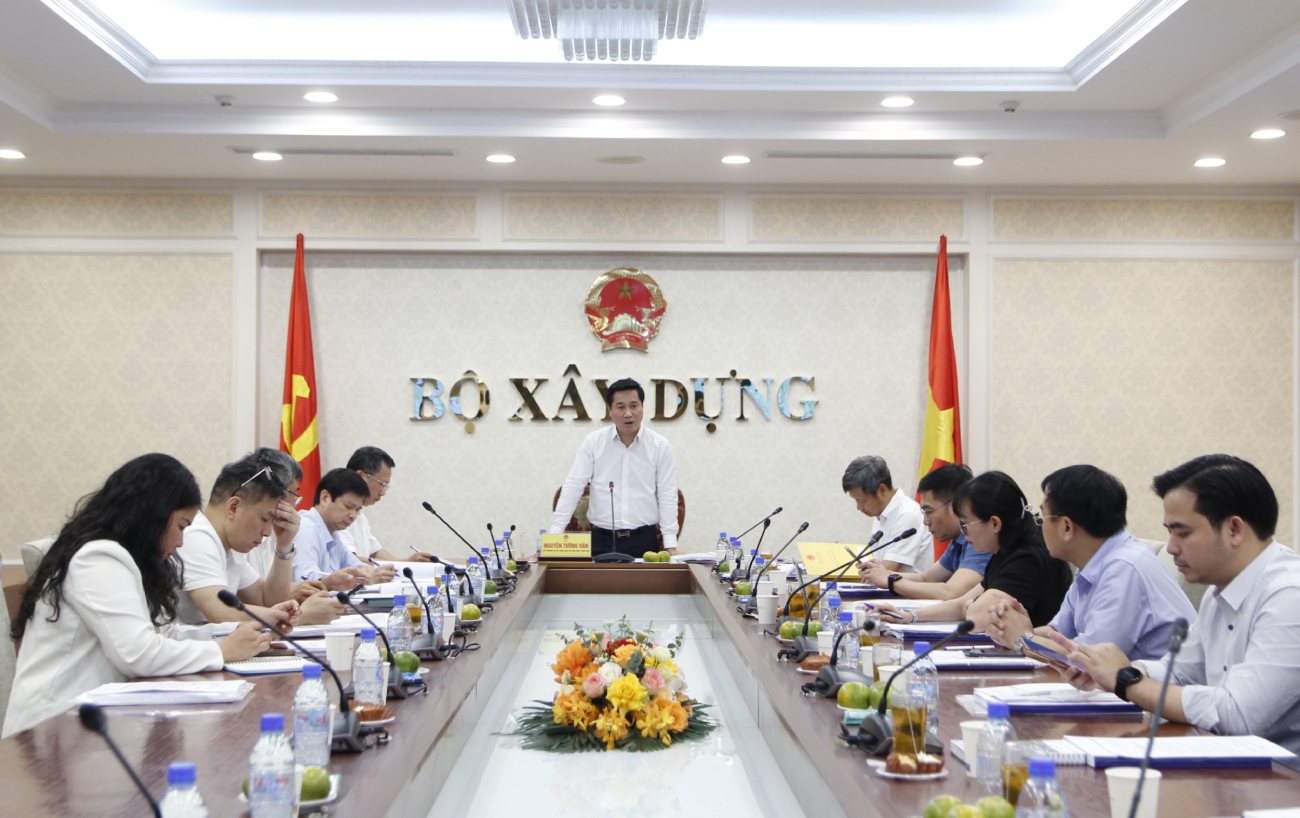 Thứ trưởng Bộ Xây dựng Nguyễn Tường Văn phát biểu chỉ đạo tại Hội nghị thẩm định. Thứ trưởng Bộ Xây dựng Nguyễn Tường Văn phát biểu chỉ đạo tại Hội nghị thẩm định.