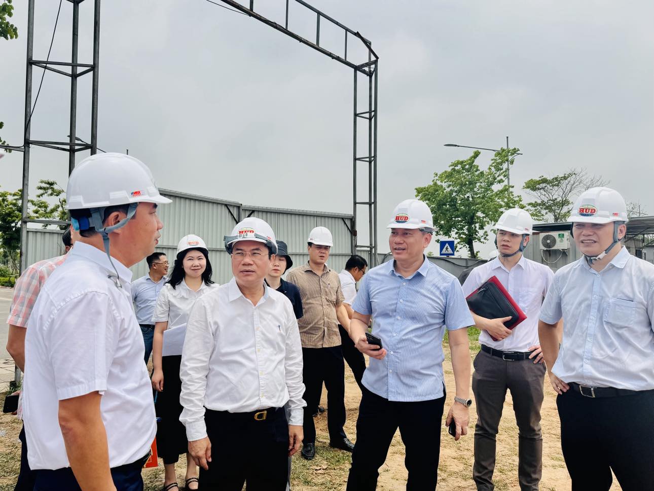 Deputy Minister Nguyen Van Sinh inspects 6 social housing projects in Hanoi- Ảnh 1. Deputy Minister Nguyen Van Sinh inspects 6 social housing projects in Hanoi- Ảnh 1.