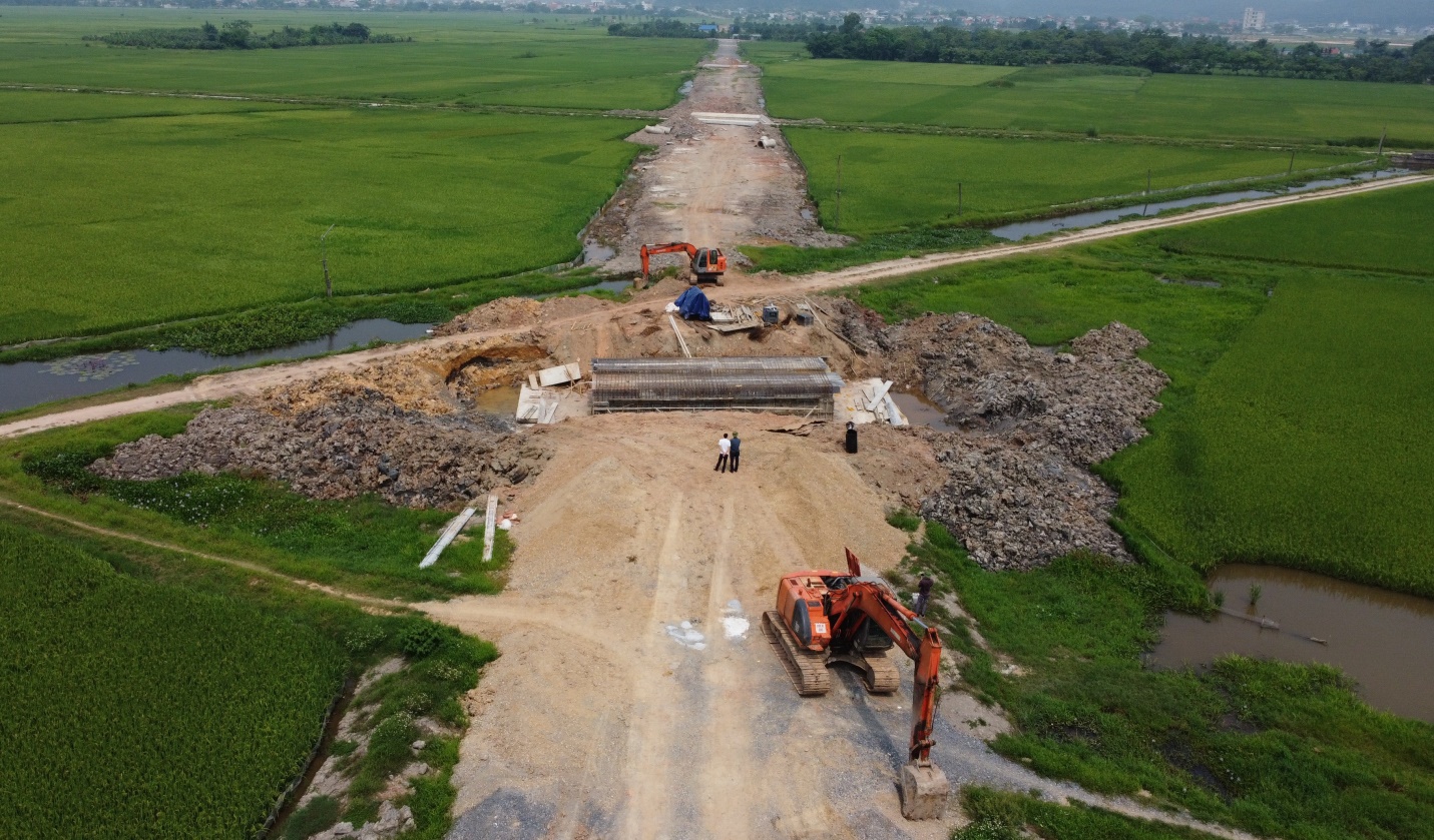 Thanh Hóa: Loạt dự án giao thông nguy cơ lỡ hẹn vì thiếu mặt bằng, khan hiếm đất đắp- Ảnh 2. Thanh Hóa: Loạt dự án giao thông nguy cơ lỡ hẹn vì thiếu mặt bằng, khan hiếm đất đắp- Ảnh 2.