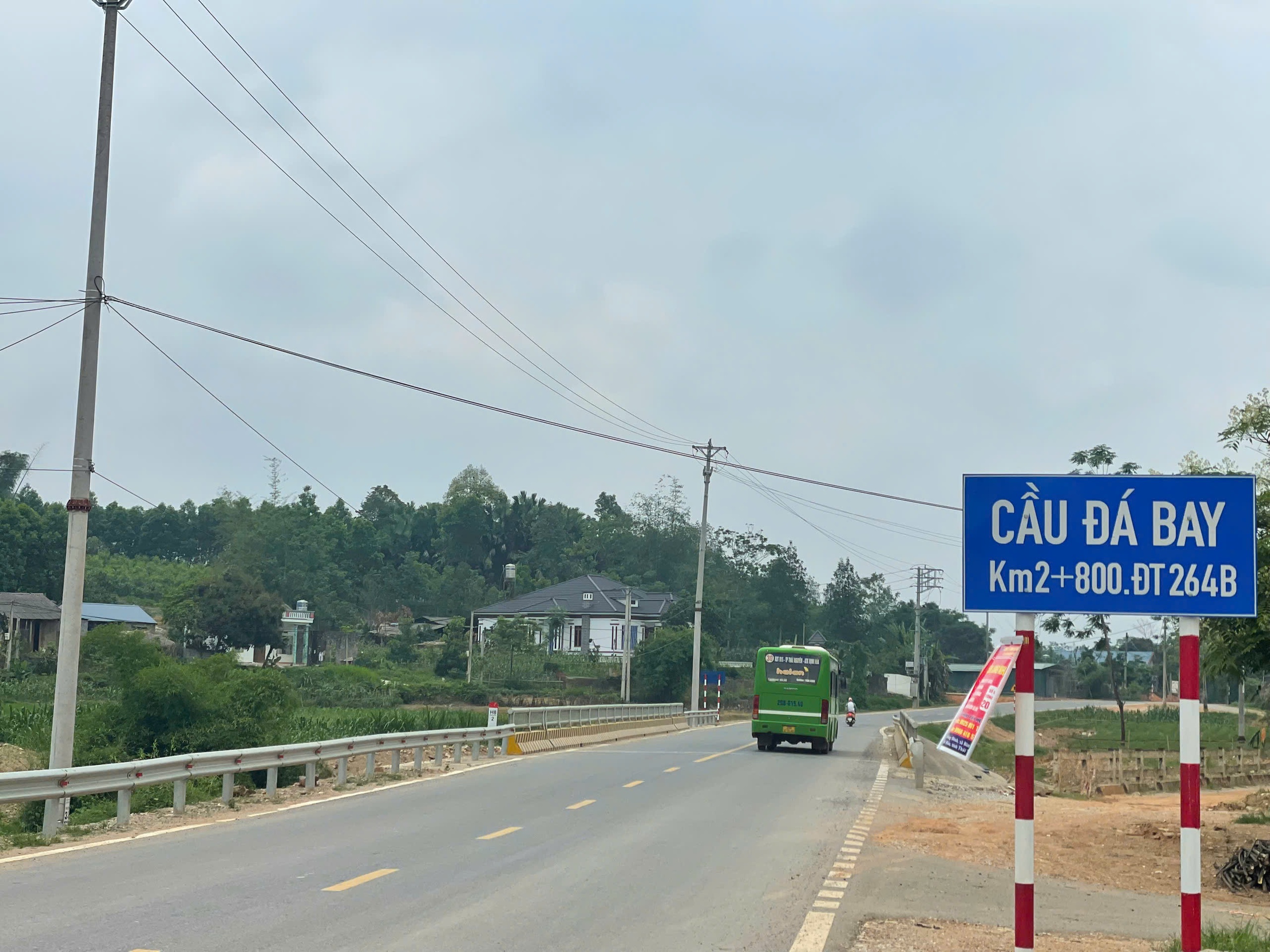 Gần cán đích, tuyến đường 300 tỷ nối vùng An toàn khu Thái Nguyên hiện thi công ra sao?- Ảnh 5. Gần cán đích, tuyến đường 300 tỷ nối vùng An toàn khu Thái Nguyên hiện thi công ra sao?- Ảnh 5.