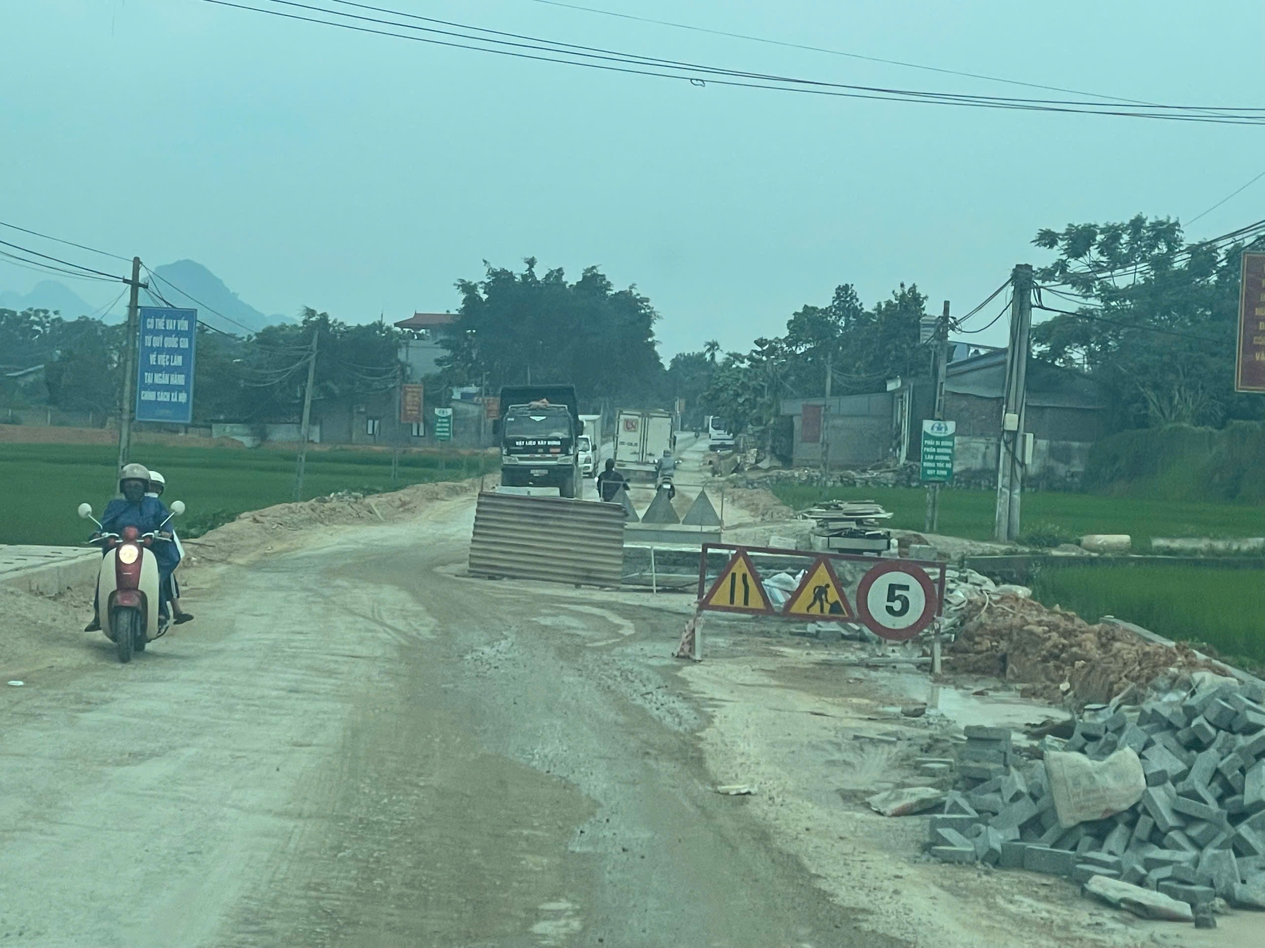 Gần cán đích, tuyến đường 300 tỷ nối vùng An toàn khu Thái Nguyên hiện thi công ra sao?- Ảnh 13. Gần cán đích, tuyến đường 300 tỷ nối vùng An toàn khu Thái Nguyên hiện thi công ra sao?- Ảnh 13.
