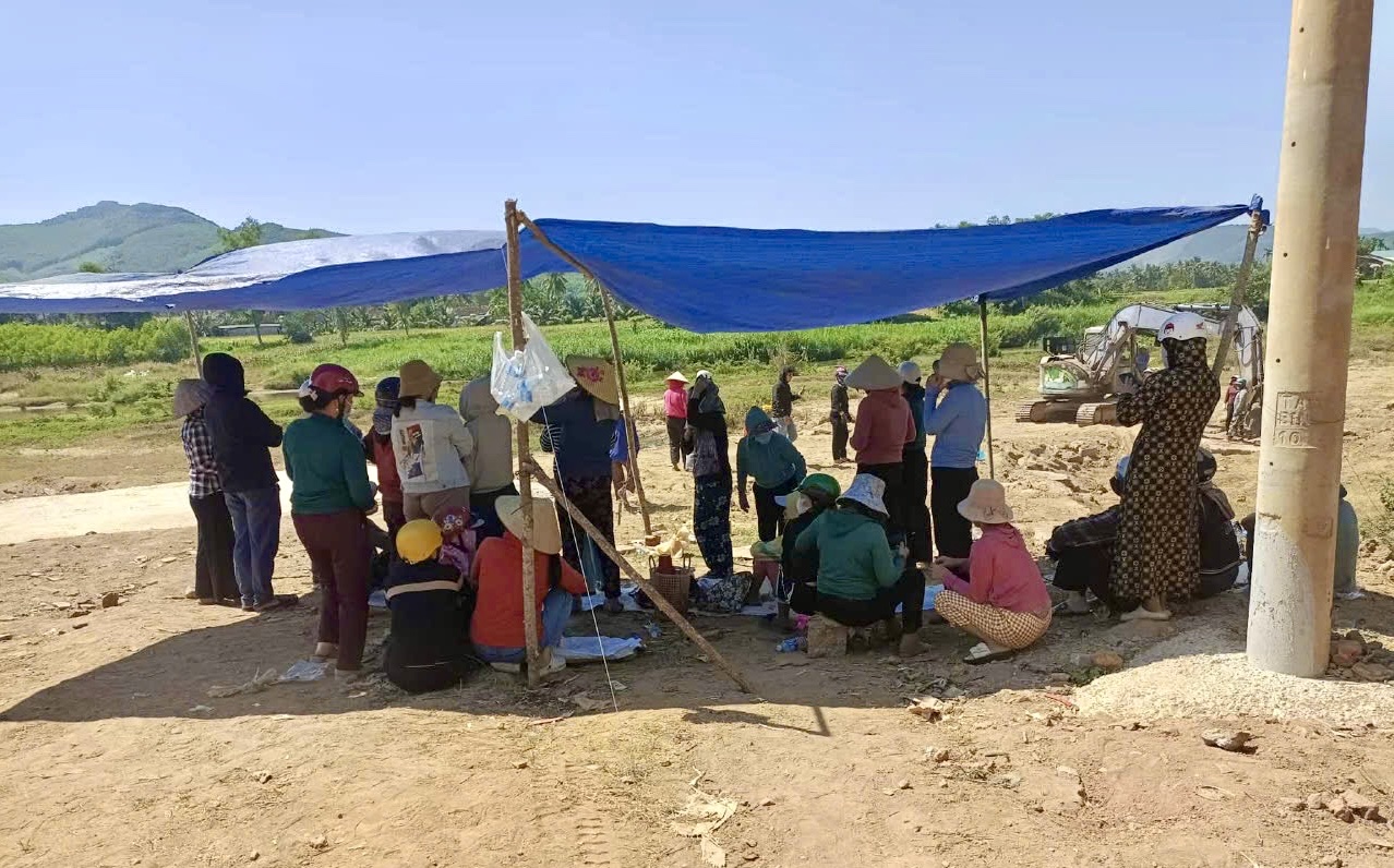 Bình Định: Kiến nghị xử lý các đối tượng cản trở khai thác mỏ cát hợp pháp- Ảnh 2. Bình Định: Kiến nghị xử lý các đối tượng cản trở khai thác mỏ cát hợp pháp- Ảnh 2.
