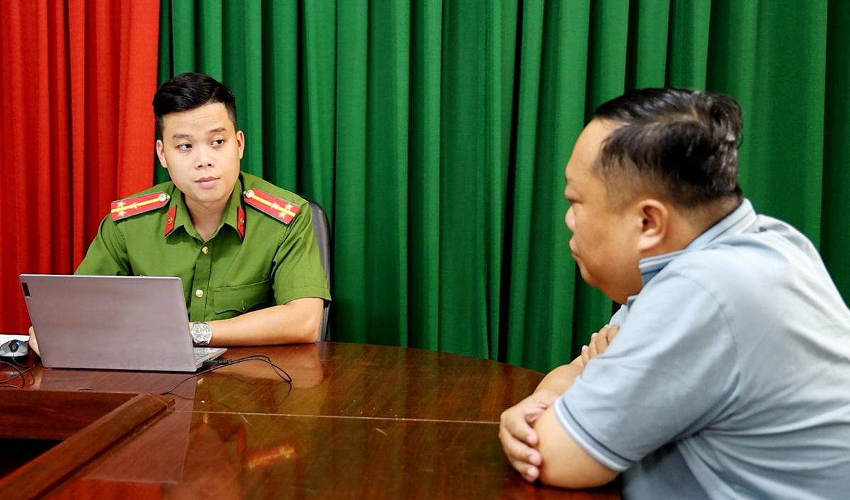 An Giang: Tạm giữ hình sự đối tượng làm giả văn bản, lừa đảo 3,2 tỷ đồng- Ảnh 1. An Giang: Tạm giữ hình sự đối tượng làm giả văn bản, lừa đảo 3,2 tỷ đồng- Ảnh 1.