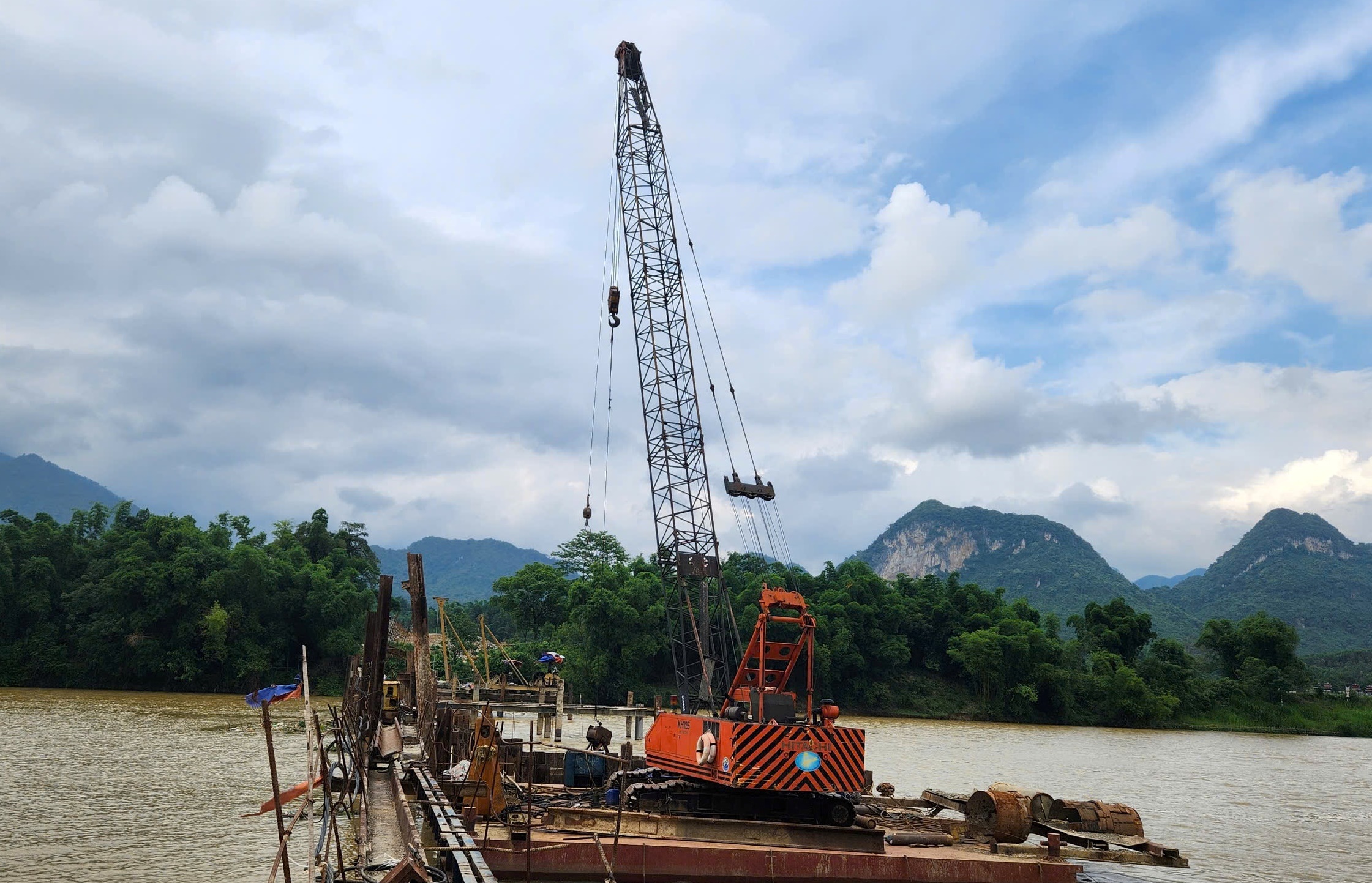 Thanh Hóa nỗ lực đưa dự án cầu nối đôi bờ sông Mã cán đích đúng hẹn 31/12- Ảnh 7. Thanh Hóa nỗ lực đưa dự án cầu nối đôi bờ sông Mã cán đích đúng hẹn 31/12- Ảnh 7.