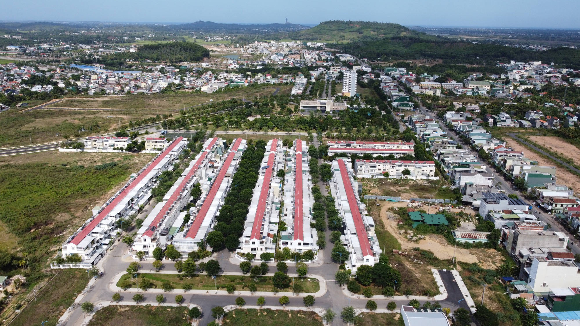 Quảng Ngãi khuyến khích đầu tư nhà ở xã hội ngoài đô thị- Ảnh 1. Quảng Ngãi khuyến khích đầu tư nhà ở xã hội ngoài đô thị- Ảnh 1.