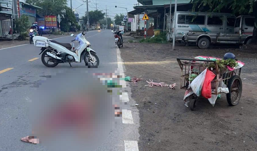 Công an tìm nhân chứng vụ tai nạn trên đường Hùng Vương khiến cụ bà 74 tuổi nguy kịch- Ảnh 1. Công an tìm nhân chứng vụ tai nạn trên đường Hùng Vương khiến cụ bà 74 tuổi nguy kịch- Ảnh 1.