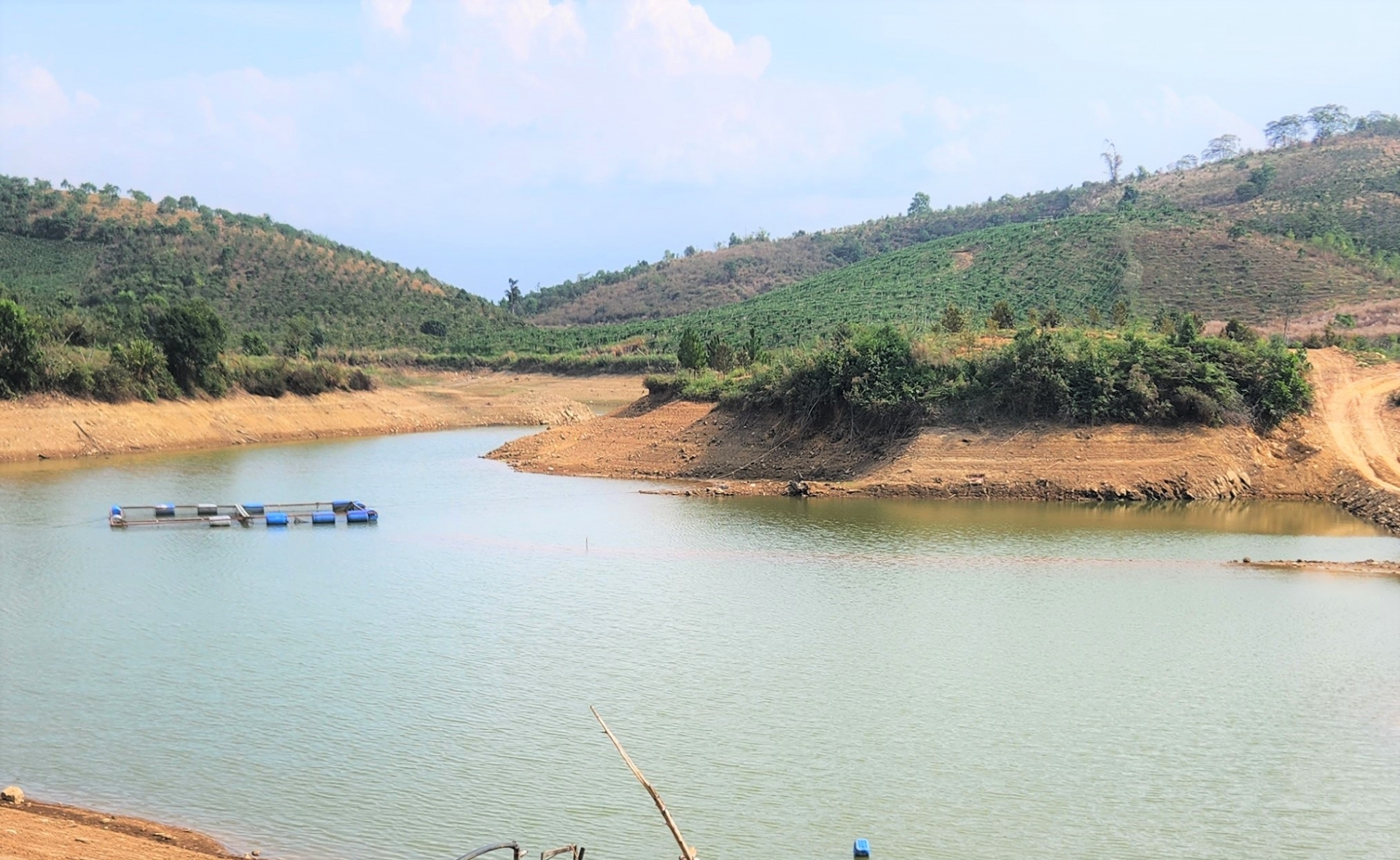 Hai người đàn ông lớn tuổi tử vong dưới hồ thủy lợi- Ảnh 1. Hai người đàn ông lớn tuổi tử vong dưới hồ thủy lợi- Ảnh 1.