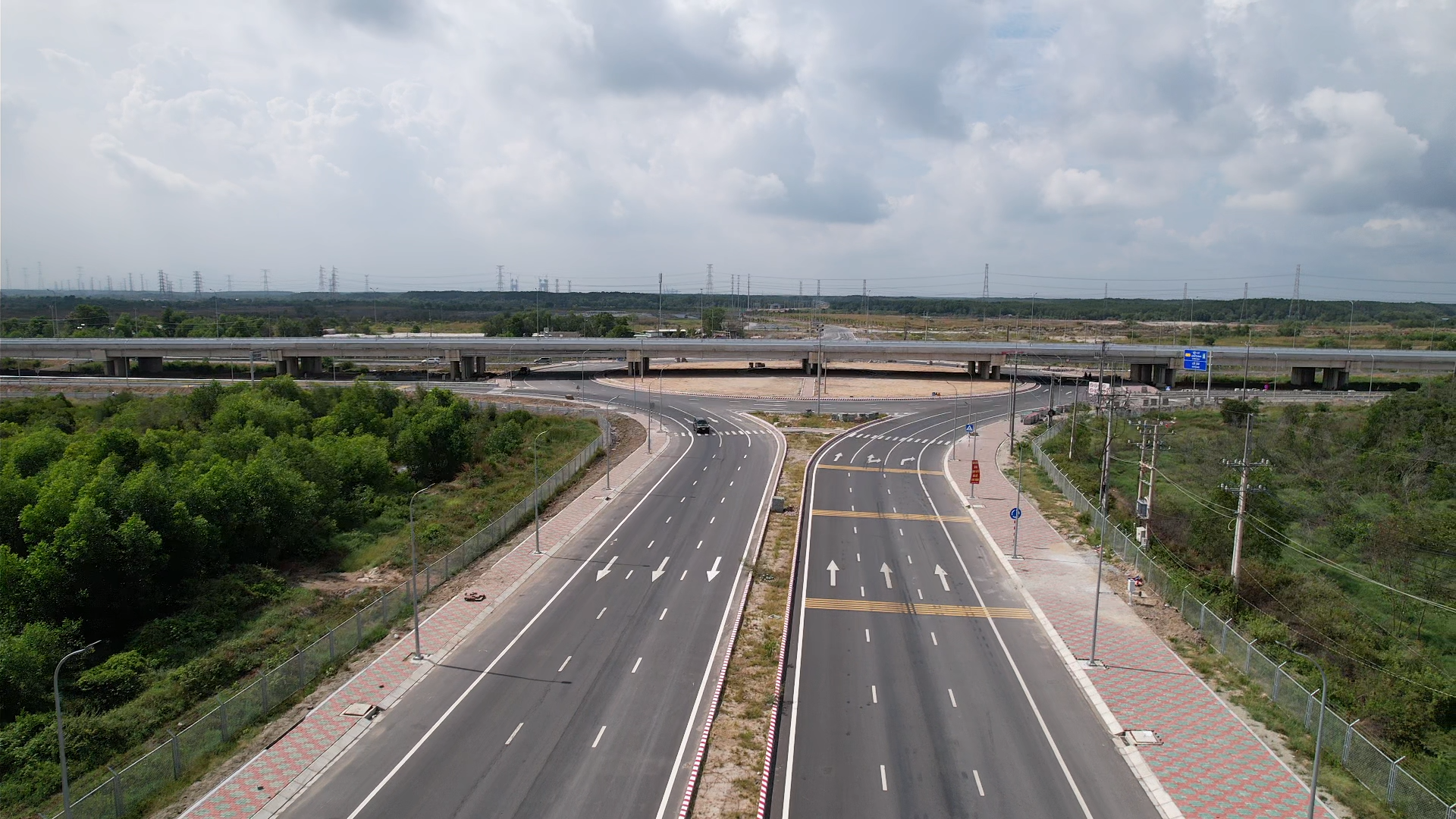 Thi công chặng cuối đường 5,2km kết nối hai tuyến cao tốc và cảng Phước An- Ảnh 1. Thi công chặng cuối đường 5,2km kết nối hai tuyến cao tốc và cảng Phước An- Ảnh 1.