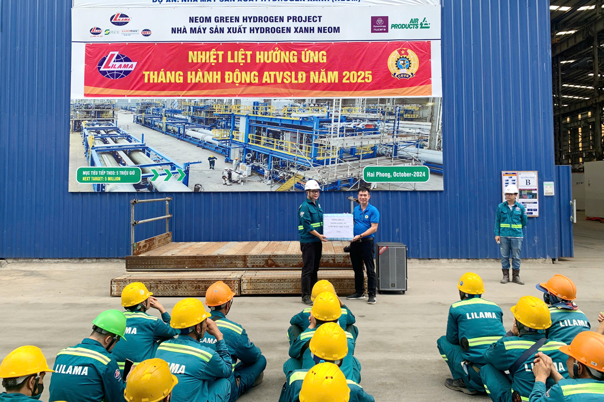 Công đoàn LILAMA trao 600 suất quà cho người lao động khó khăn trong Tháng Công nhân- Ảnh 1. Công đoàn LILAMA trao 600 suất quà cho người lao động khó khăn trong Tháng Công nhân- Ảnh 1.