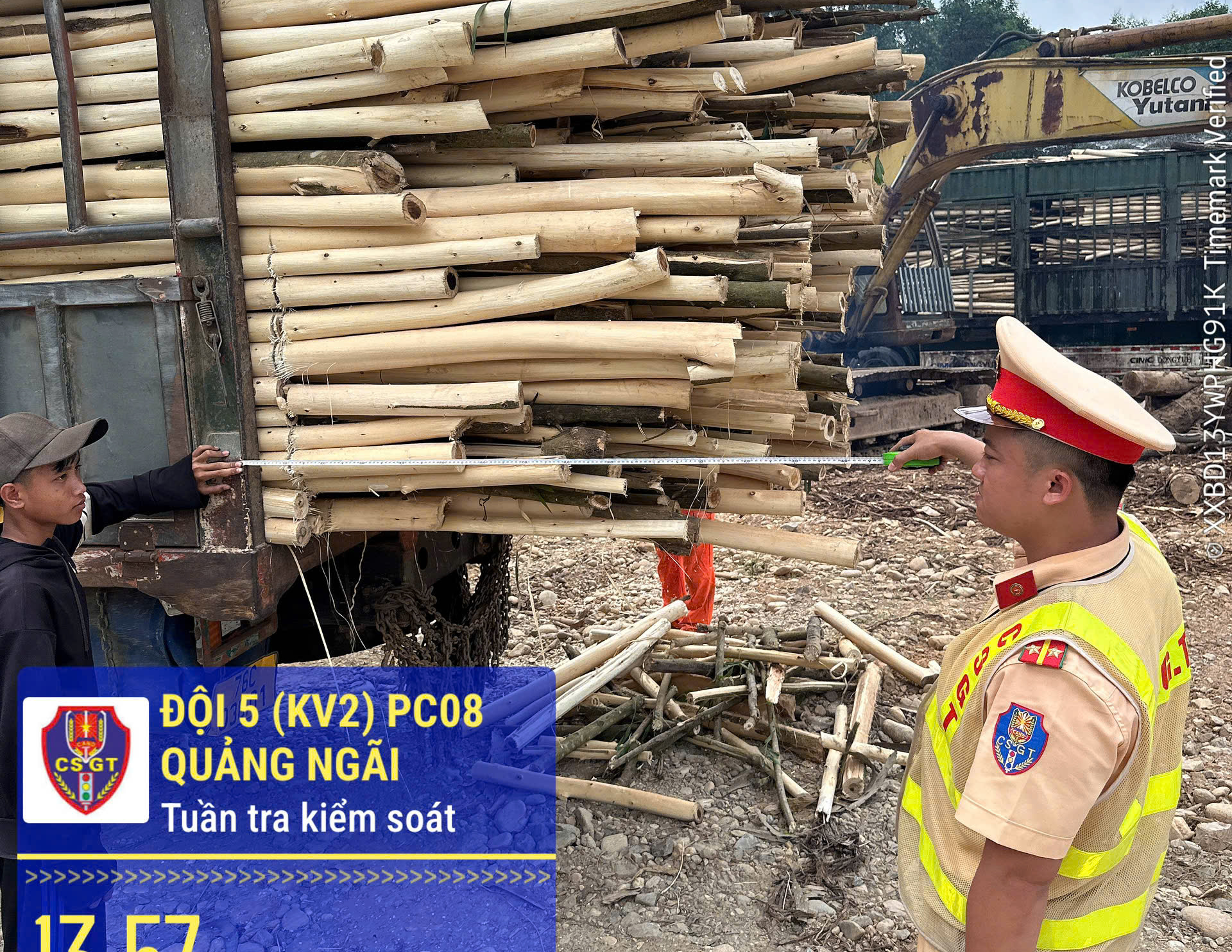 Xe tải hết hạn kiểm định, chở quá tải gần 200%, tài xế bị phạt 110 triệu đồng- Ảnh 1. Xe tải hết hạn kiểm định, chở quá tải gần 200%, tài xế bị phạt 110 triệu đồng- Ảnh 1.