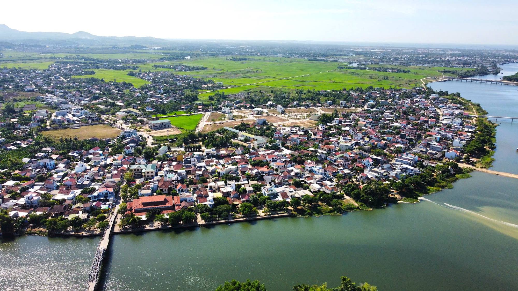 Quảng Ngãi đẩy nhanh việc đặt tên hàng loạt tuyến đường, công trình công cộng- Ảnh 1. Quảng Ngãi đẩy nhanh việc đặt tên hàng loạt tuyến đường, công trình công cộng- Ảnh 1.