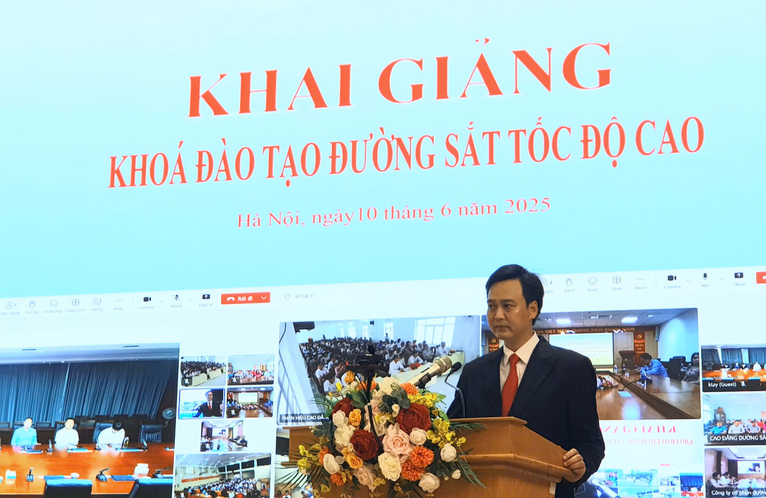 200 công nhân được đào tạo bài bản về đường sắt tốc độ cao- Ảnh 1. 200 công nhân được đào tạo bài bản về đường sắt tốc độ cao- Ảnh 1.