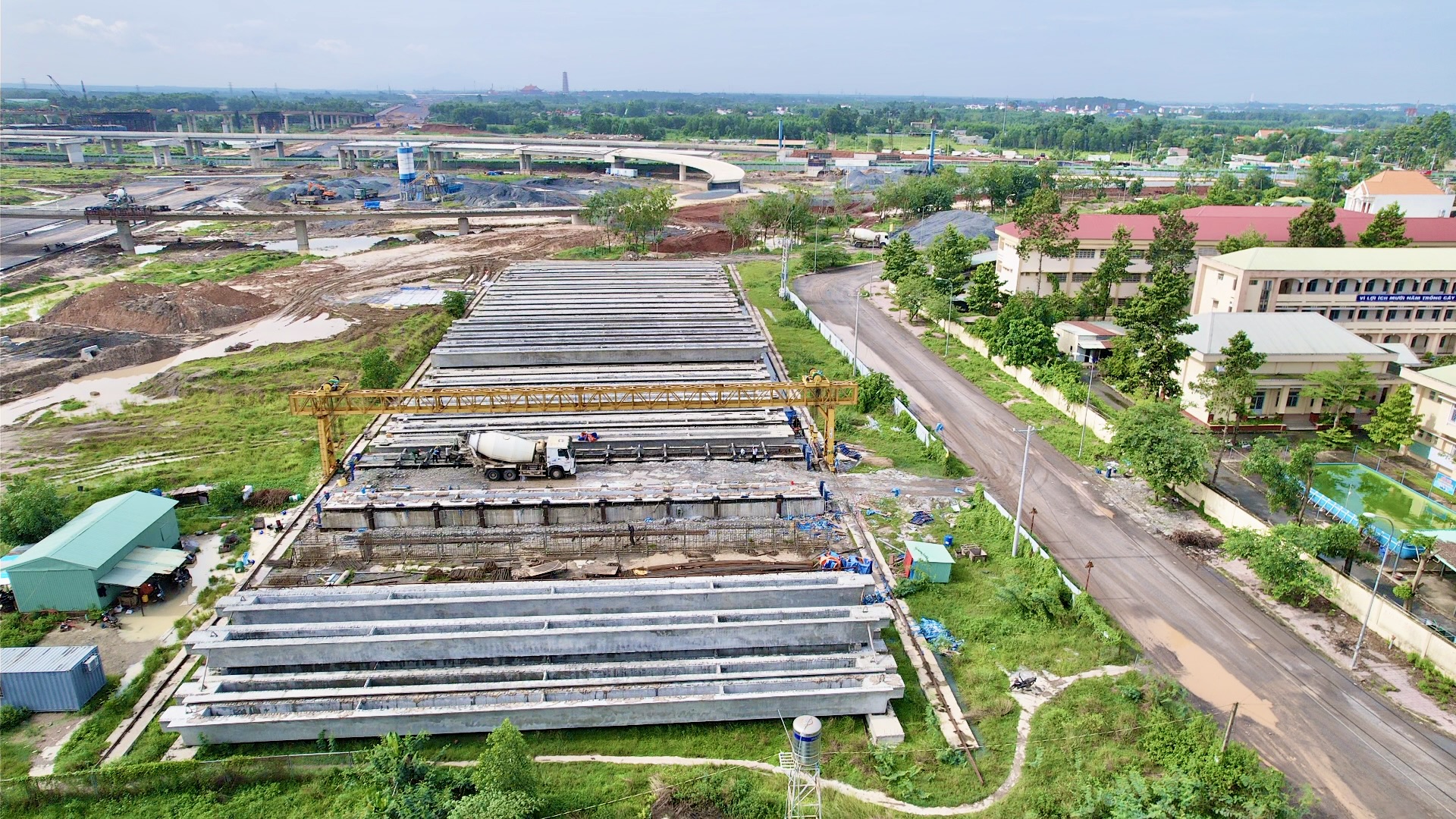 Cao tốc Biên Hòa - Vũng Tàu: Mặt bằng vừa gỡ lại gặp mưa liên miên- Ảnh 5. Cao tốc Biên Hòa - Vũng Tàu: Mặt bằng vừa gỡ lại gặp mưa liên miên- Ảnh 5.