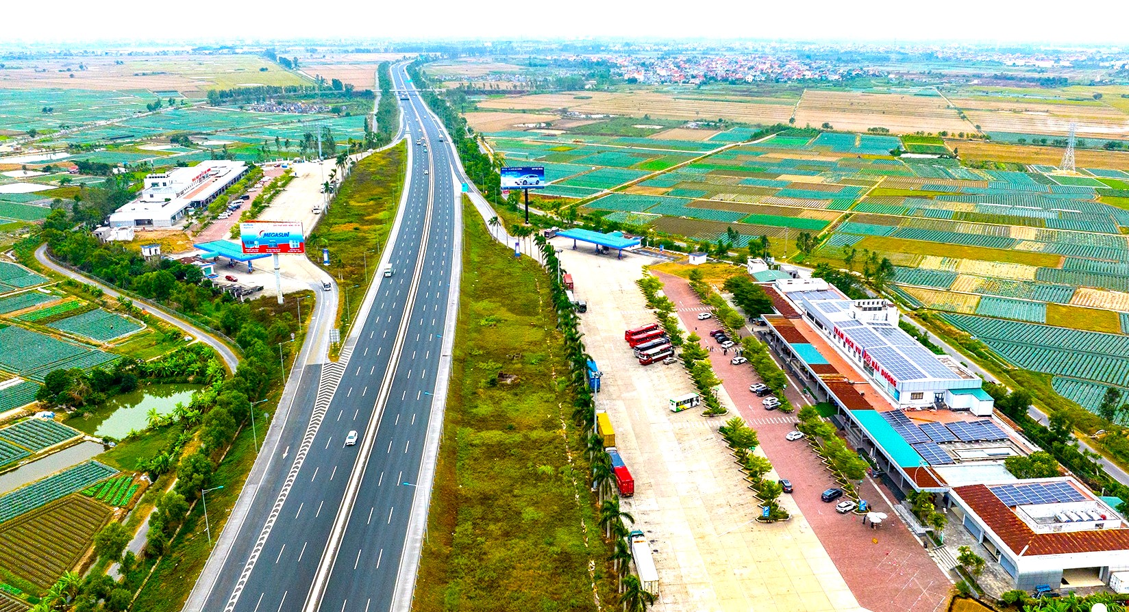 Mặt bằng "cản" tiến độ dự án trạm dừng nghỉ cao tốc- Ảnh 1. Mặt bằng "cản" tiến độ dự án trạm dừng nghỉ cao tốc- Ảnh 1.