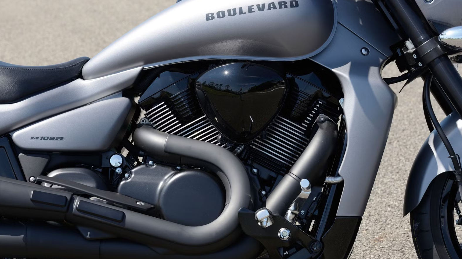 Xế cổ Suzuki Boulevard vừa ra mắt có gì đặc biệt?- Ảnh 2. Xế cổ Suzuki Boulevard vừa ra mắt có gì đặc biệt?- Ảnh 2.
