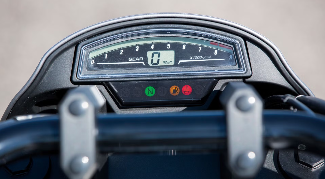Xế cổ Suzuki Boulevard vừa ra mắt có gì đặc biệt?- Ảnh 4. Xế cổ Suzuki Boulevard vừa ra mắt có gì đặc biệt?- Ảnh 4.
