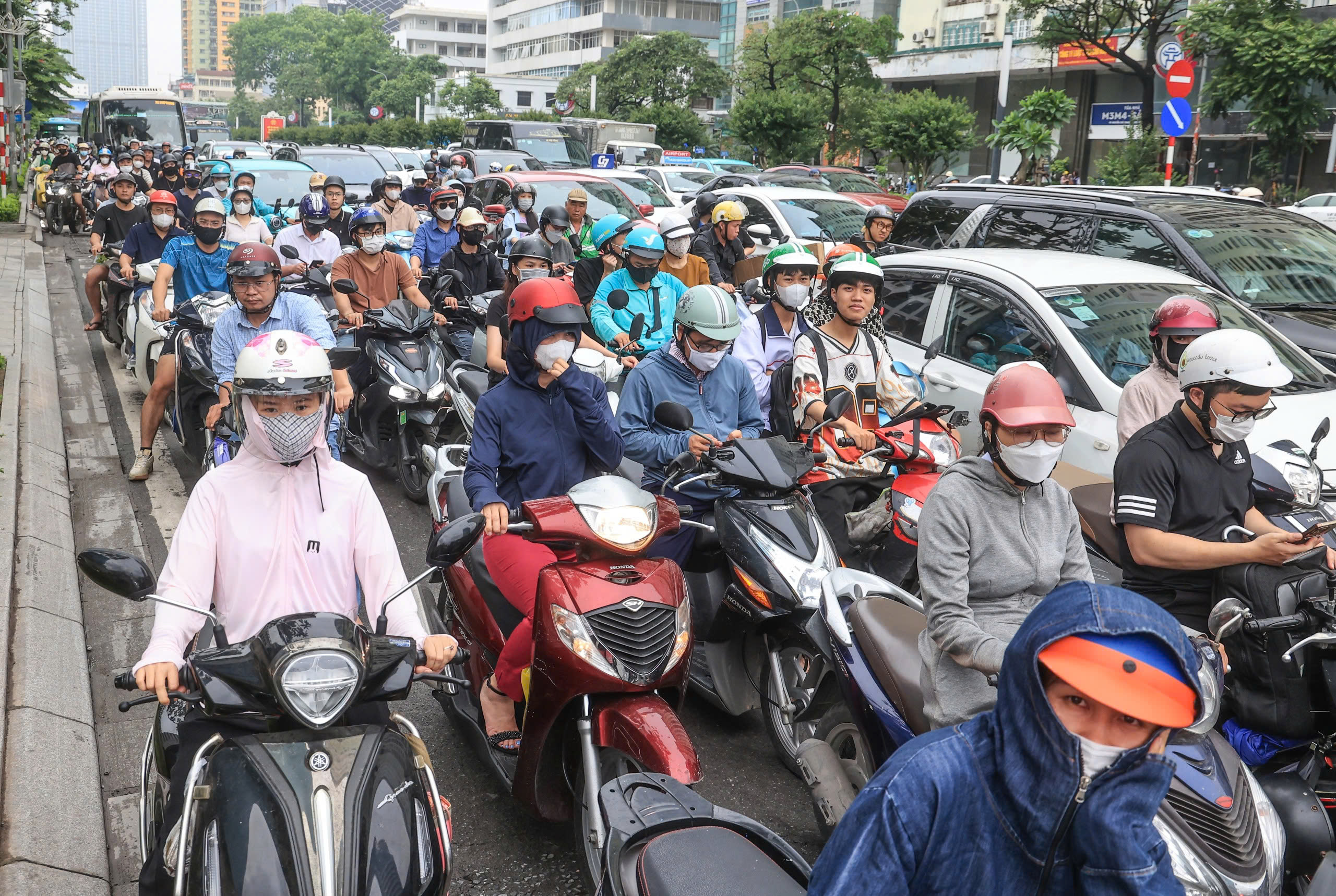 Giảm xe máy trong nội đô, Hà Nội tiến gần hơn tới một đô thị đáng sống- Ảnh 1. Giảm xe máy trong nội đô, Hà Nội tiến gần hơn tới một đô thị đáng sống- Ảnh 1.