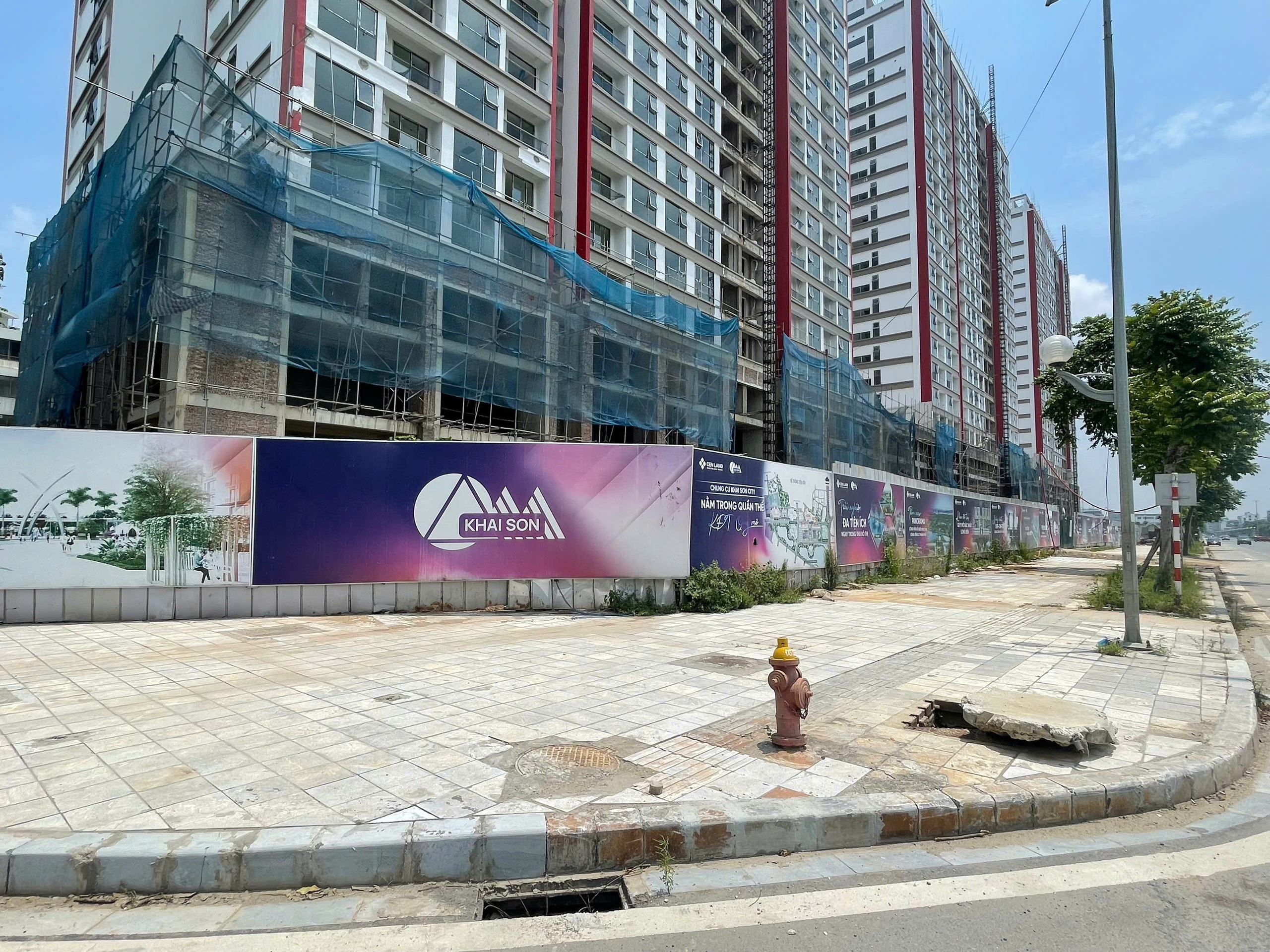 Hà Nội: Tuyến đường mới ở quận Long Biên vừa khai thác đã xuống cấp- Ảnh 4. Hà Nội: Tuyến đường mới ở quận Long Biên vừa khai thác đã xuống cấp- Ảnh 4.