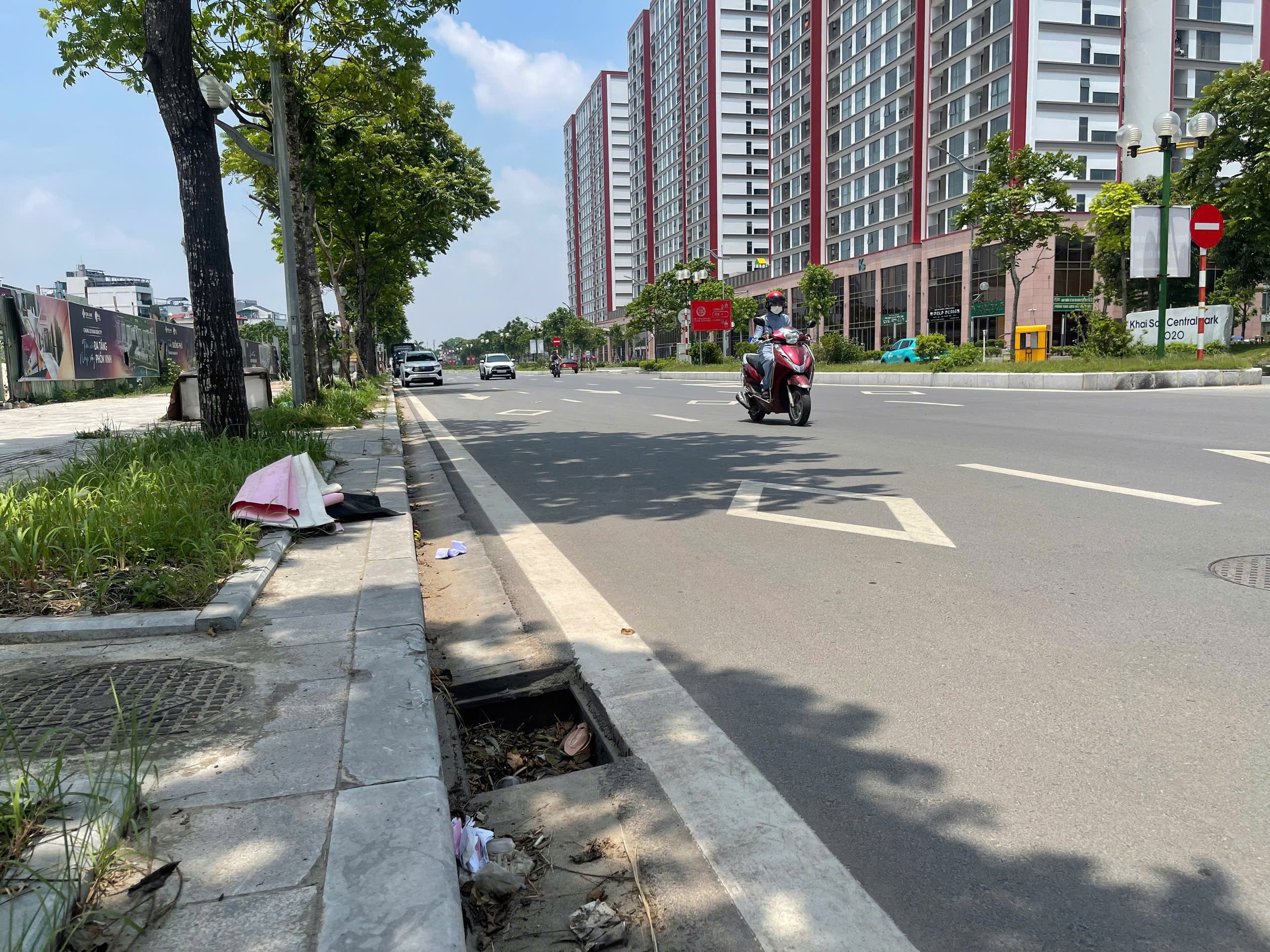 Hà Nội: Tuyến đường mới ở quận Long Biên vừa khai thác đã xuống cấp- Ảnh 8. Hà Nội: Tuyến đường mới ở quận Long Biên vừa khai thác đã xuống cấp- Ảnh 8.
