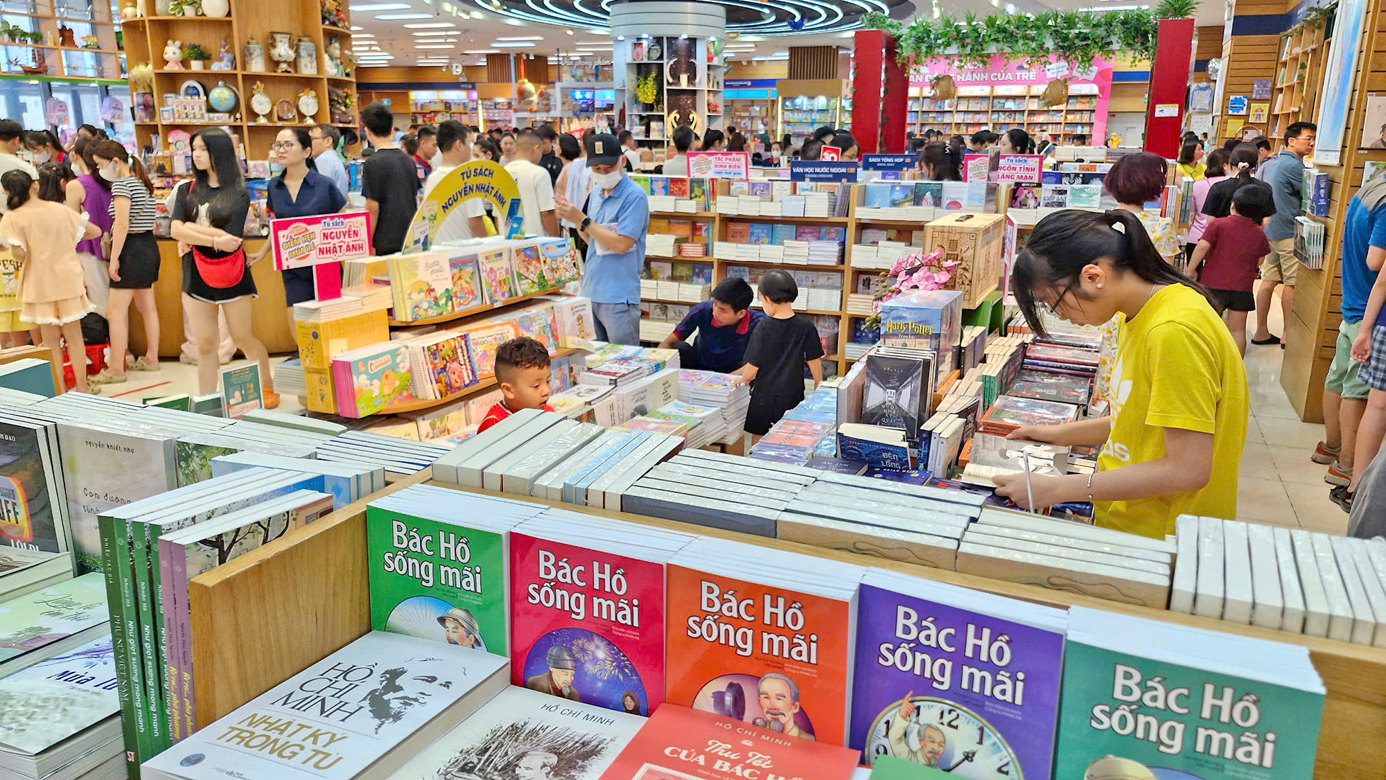 Tạo lập văn hóa đọc mới cho trẻ dịp nghỉ hè - Ảnh 2. Tạo lập văn hóa đọc mới cho trẻ dịp nghỉ hè - Ảnh 2.