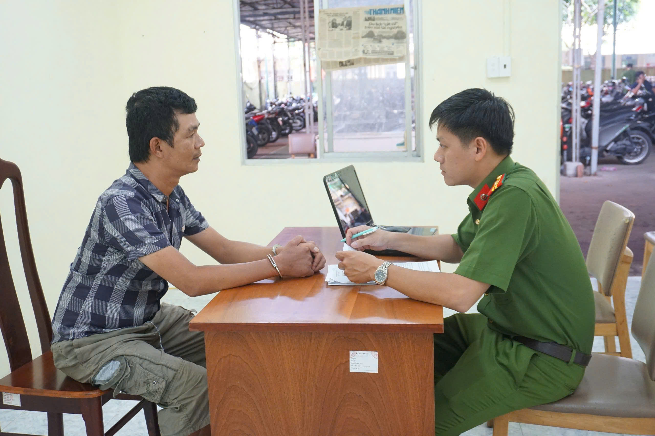 Đăng tải thông tin sai sự thật về nguyên Giám đốc Công an TP.HCM, hai TikToker bị bắt- Ảnh 2. Đăng tải thông tin sai sự thật về nguyên Giám đốc Công an TP.HCM, hai TikToker bị bắt- Ảnh 2.