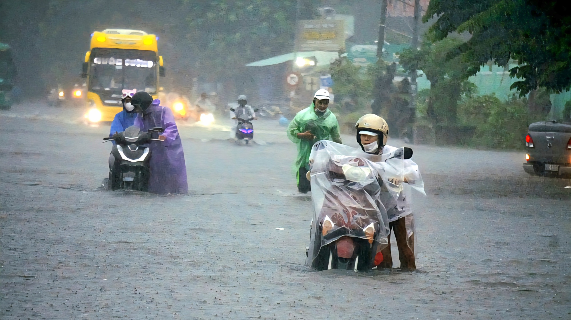 Đà Nẵng chuẩn bị máy bơm lớn chống ngập, Quảng Ngãi kêu gọi hàng nghìn tàu cá vào bờ- Ảnh 1. Đà Nẵng chuẩn bị máy bơm lớn chống ngập, Quảng Ngãi kêu gọi hàng nghìn tàu cá vào bờ- Ảnh 1.