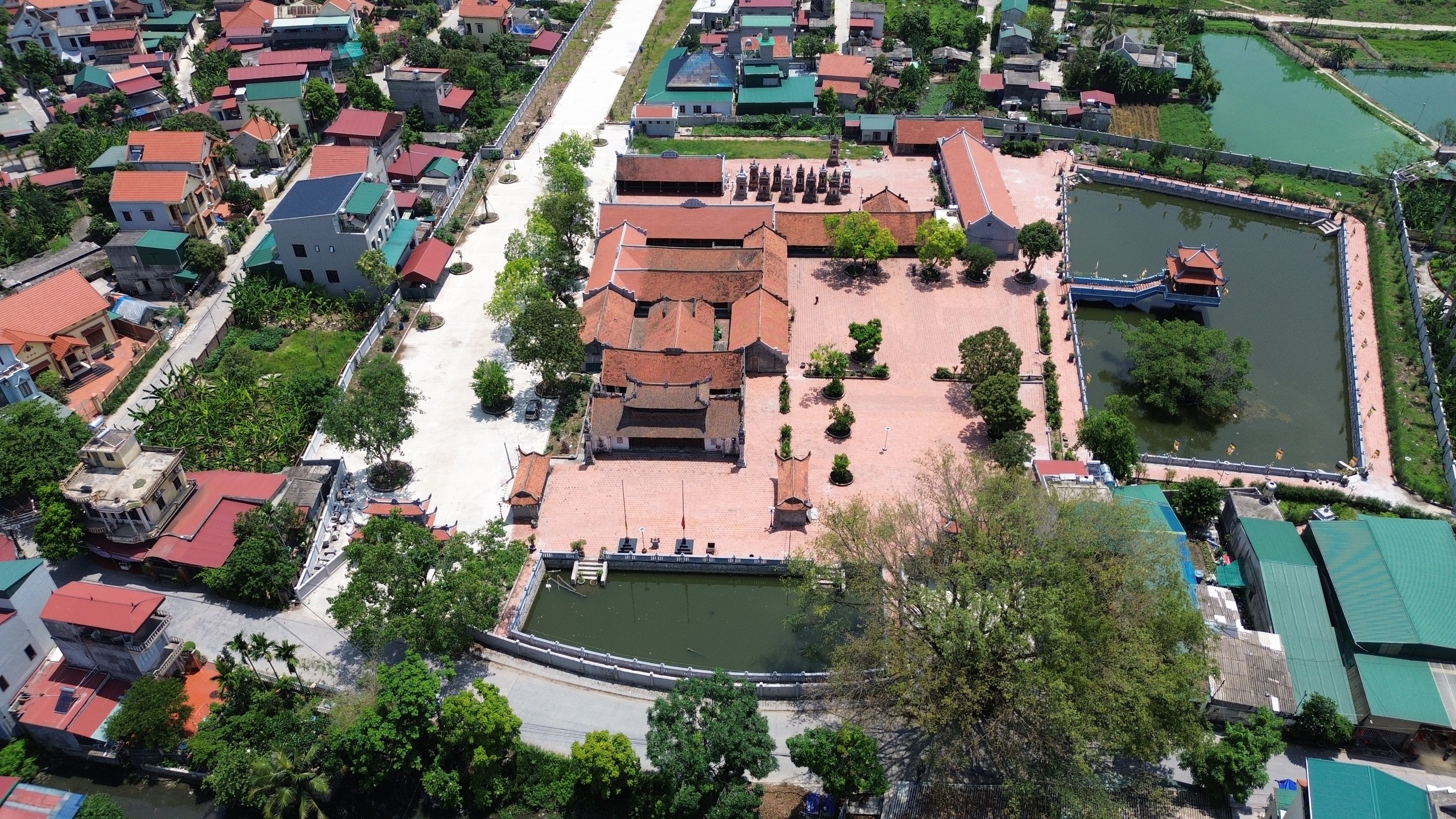Chiêm ngưỡng vẻ đẹp cổ kính của chùa Trăm Gian ở huyện Nam Sách- Ảnh 2. Chiêm ngưỡng vẻ đẹp cổ kính của chùa Trăm Gian ở huyện Nam Sách- Ảnh 2.