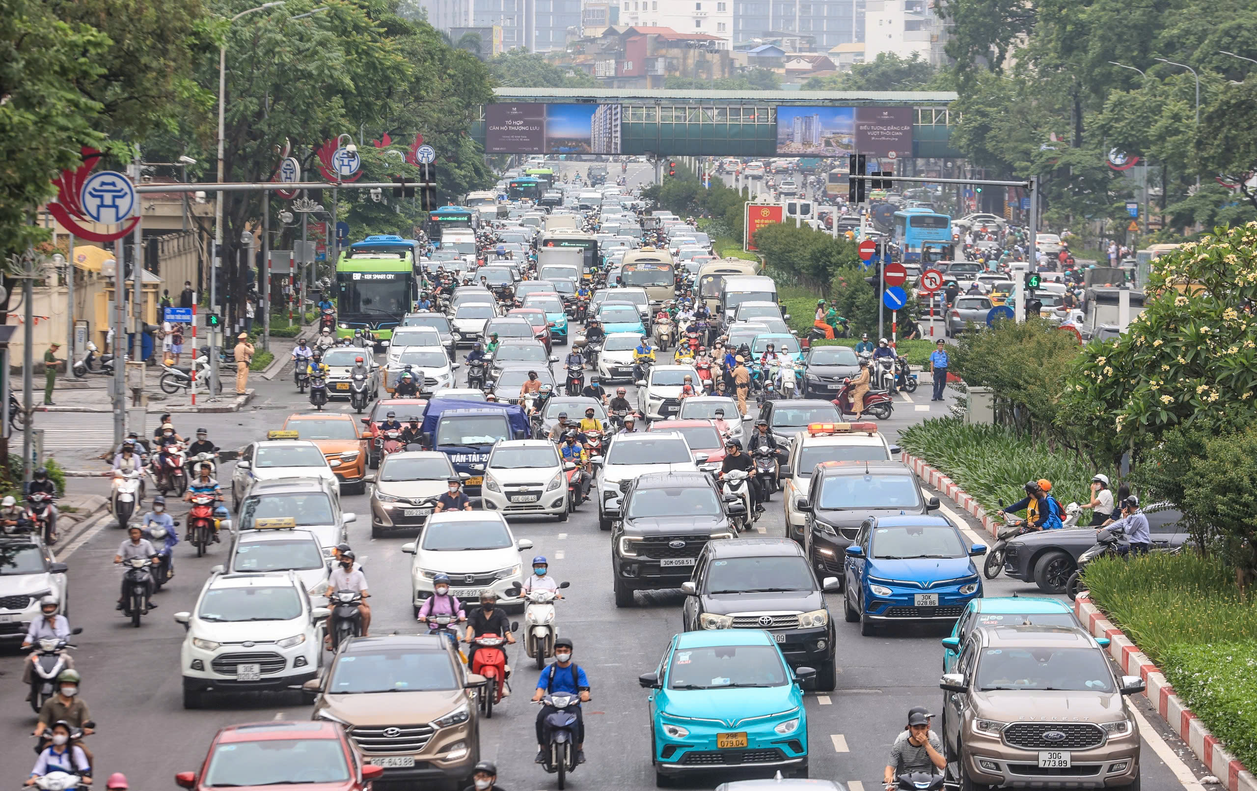 Giảm xe máy trong nội đô, Hà Nội tiến gần hơn tới một đô thị đáng sống- Ảnh 2. Giảm xe máy trong nội đô, Hà Nội tiến gần hơn tới một đô thị đáng sống- Ảnh 2.