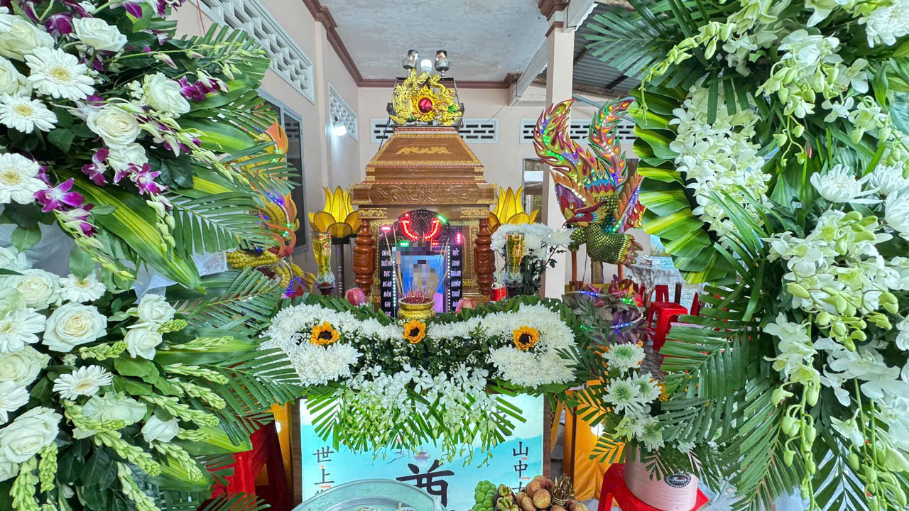Chủ tịch tỉnh Hậu Giang thăm hỏi gia đình nạn nhân vụ tông xe QL61 làm 4 người thương vong- Ảnh 2. Chủ tịch tỉnh Hậu Giang thăm hỏi gia đình nạn nhân vụ tông xe QL61 làm 4 người thương vong- Ảnh 2.