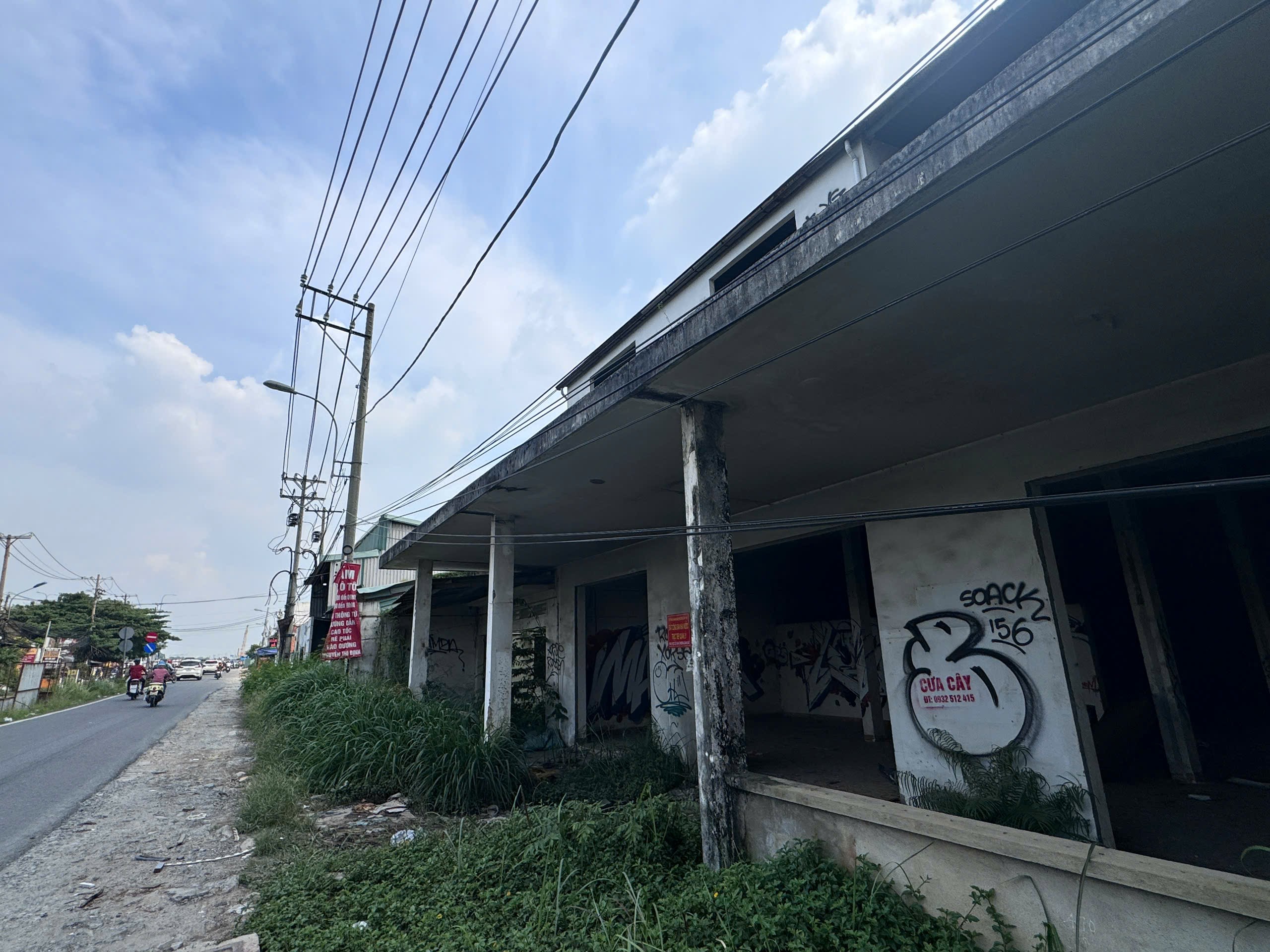 Cận cảnh khu đất 22.000m2 chưa GPMB, nguy cơ khiến nút giao An Phú vỡ tiến độ- Ảnh 9. Cận cảnh khu đất 22.000m2 chưa GPMB, nguy cơ khiến nút giao An Phú vỡ tiến độ- Ảnh 9.