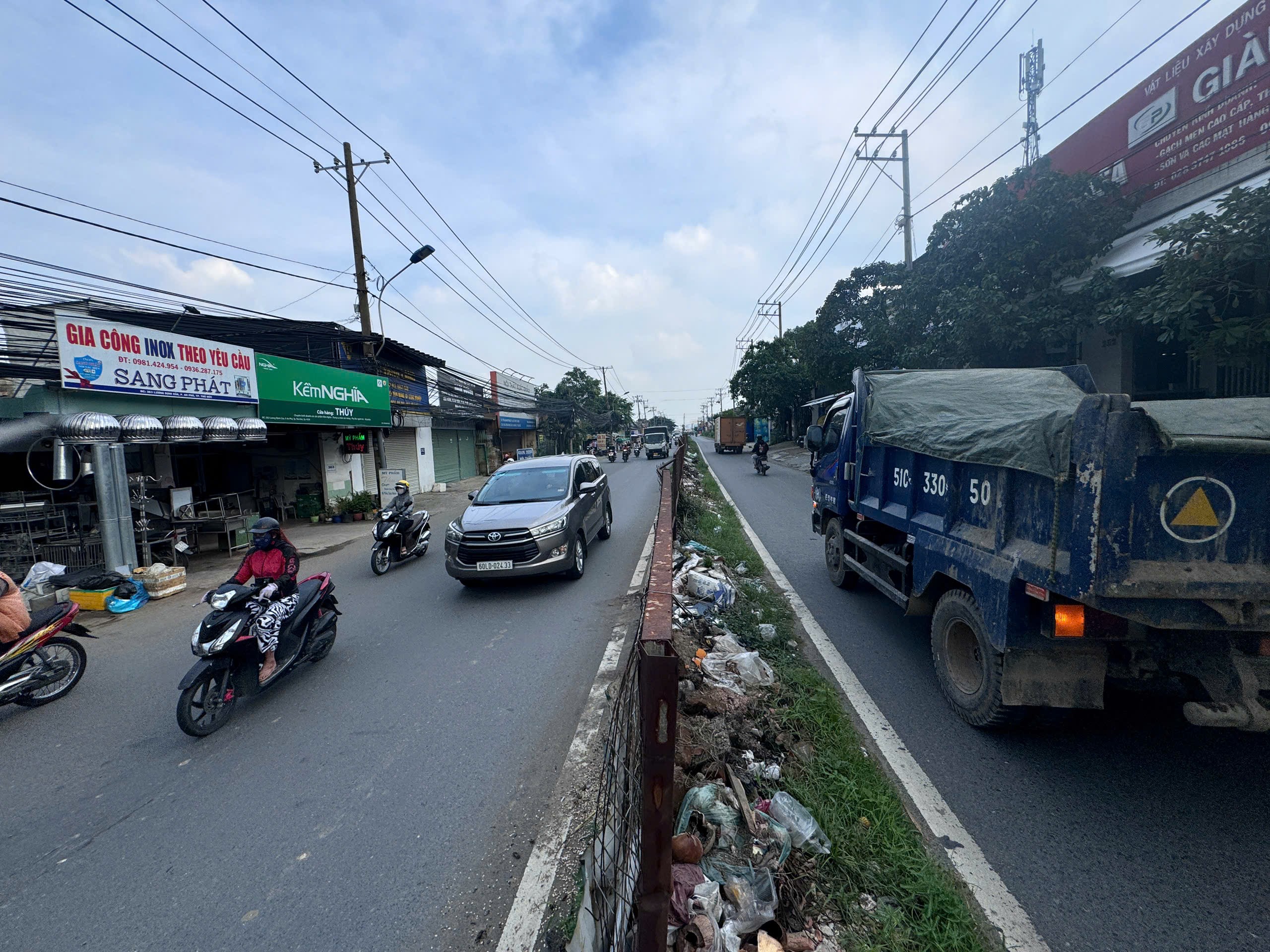 Cận cảnh khu đất 22.000m2 chưa GPMB, nguy cơ khiến nút giao An Phú vỡ tiến độ- Ảnh 5. Cận cảnh khu đất 22.000m2 chưa GPMB, nguy cơ khiến nút giao An Phú vỡ tiến độ- Ảnh 5.