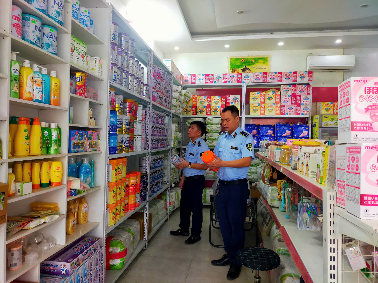 Thái Nguyên xử lý hơn 180 vụ vi phạm kinh doanh hàng hóa- Ảnh 1. Thái Nguyên xử lý hơn 180 vụ vi phạm kinh doanh hàng hóa- Ảnh 1.