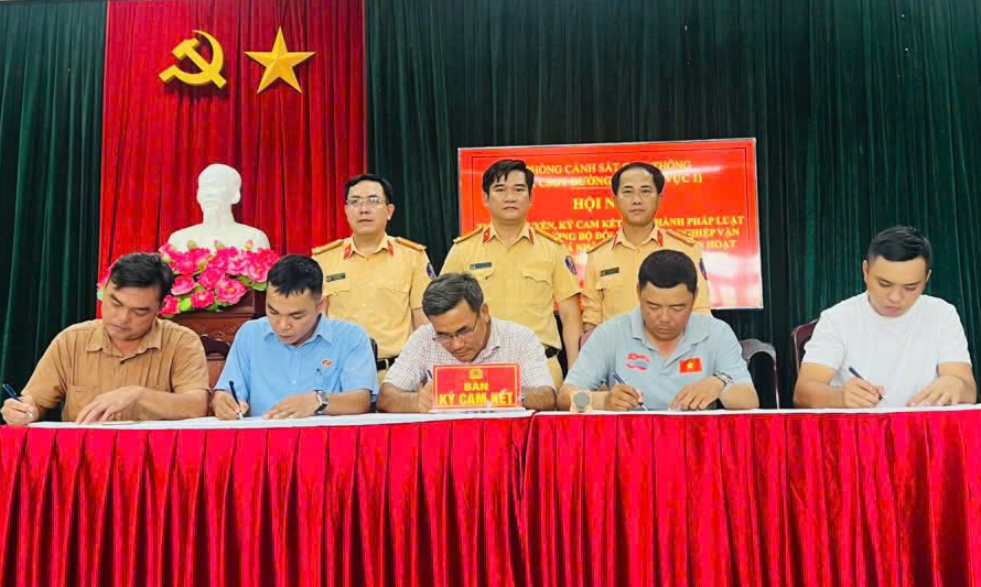 Quảng Ngãi lập lại trật tự giao thông, xử nghiêm xe quá tải, quá khổ- Ảnh 4. Quảng Ngãi lập lại trật tự giao thông, xử nghiêm xe quá tải, quá khổ- Ảnh 4.