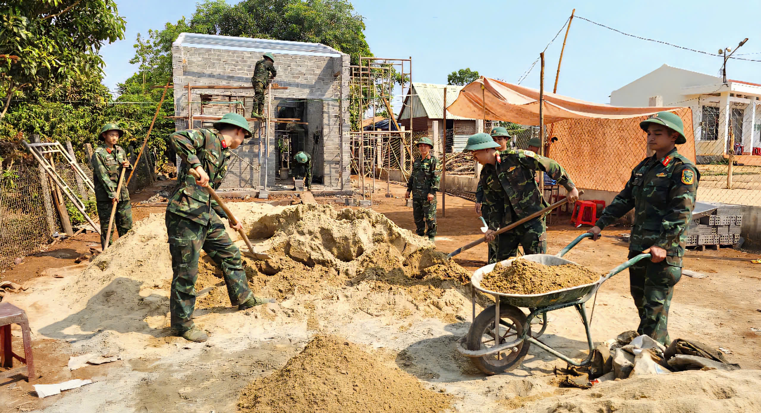 "Mệnh lệnh trái tim" xóa nhà tạm, dột nát: Xây nhà mới, dựng tương lai- Ảnh 4. "Mệnh lệnh trái tim" xóa nhà tạm, dột nát: Xây nhà mới, dựng tương lai- Ảnh 4.