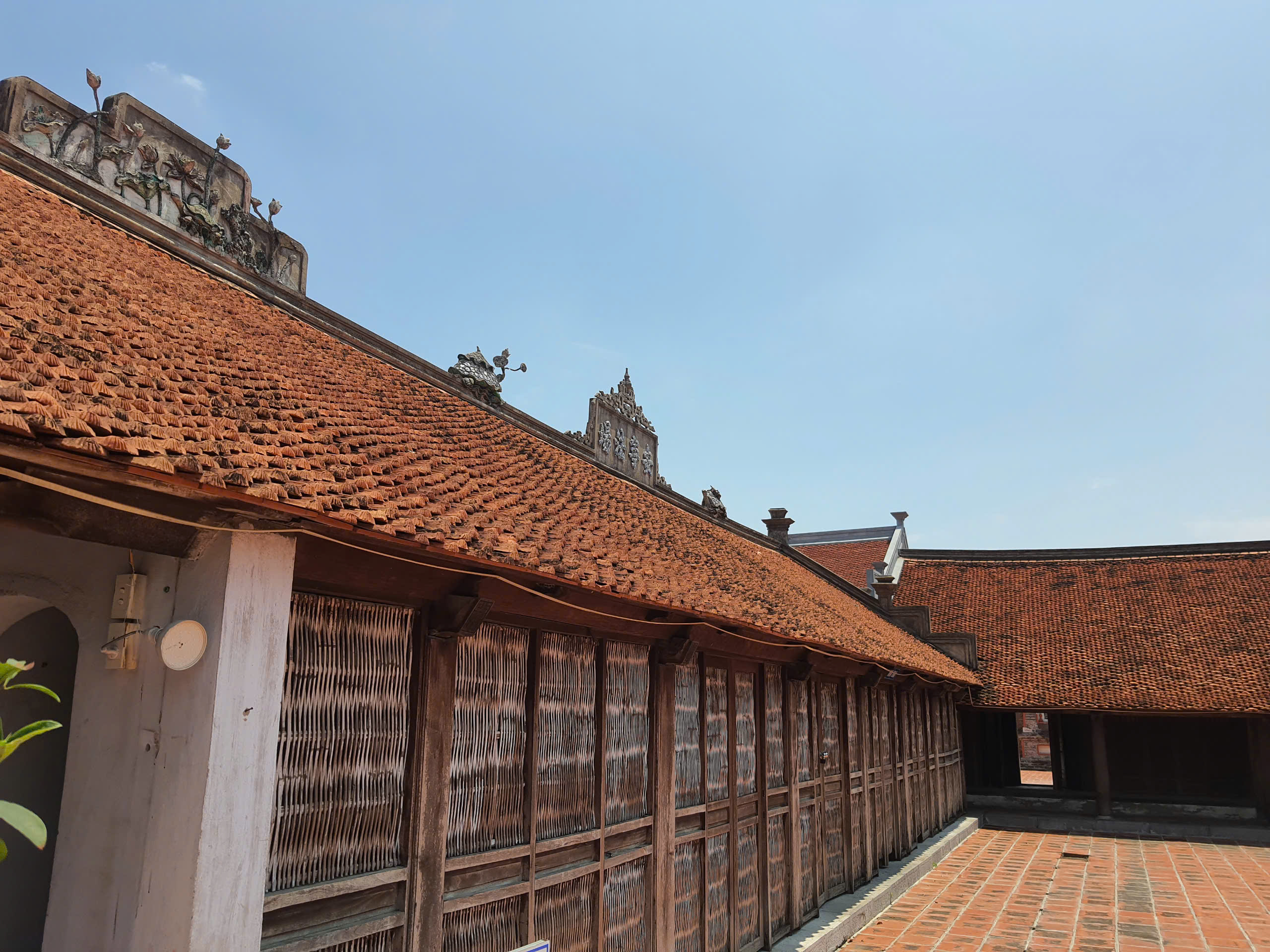 Chiêm ngưỡng vẻ đẹp cổ kính của chùa Trăm Gian ở huyện Nam Sách- Ảnh 8. Chiêm ngưỡng vẻ đẹp cổ kính của chùa Trăm Gian ở huyện Nam Sách- Ảnh 8.