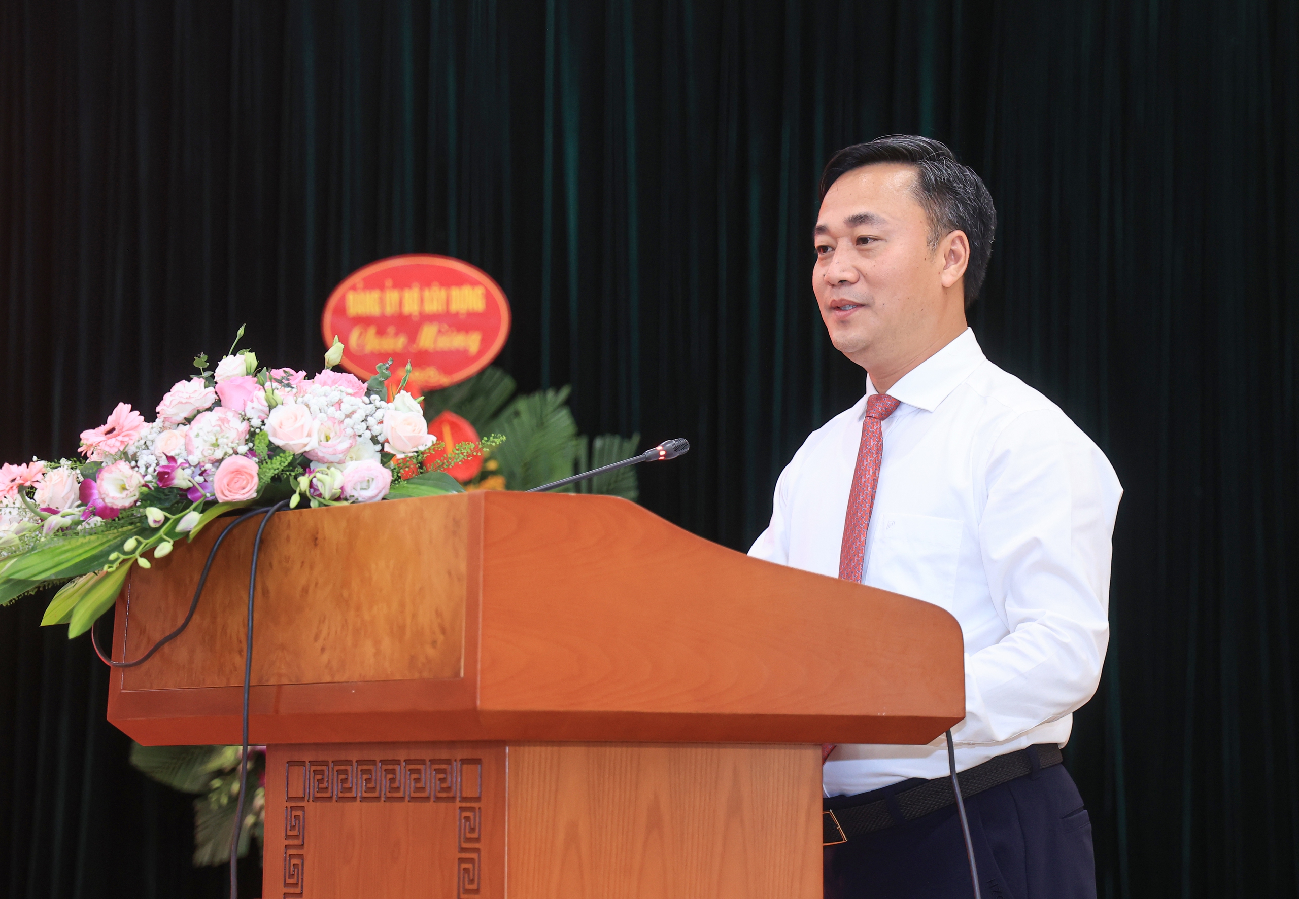 Thứ trưởng Nguyễn Việt Hùng nêu "hai nhiệm vụ, ba đột phá" với Đảng bộ Văn phòng- Ảnh 1. Thứ trưởng Nguyễn Việt Hùng nêu "hai nhiệm vụ, ba đột phá" với Đảng bộ Văn phòng- Ảnh 1.