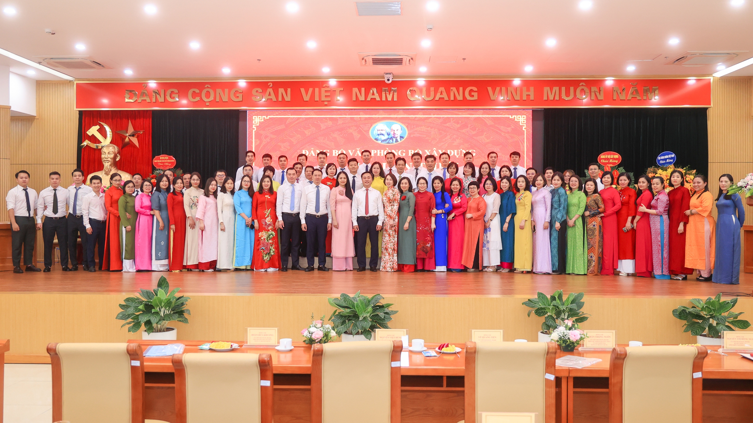 Thứ trưởng Nguyễn Việt Hùng nêu "hai nhiệm vụ, ba đột phá" với Đảng bộ Văn phòng- Ảnh 5. Thứ trưởng Nguyễn Việt Hùng nêu "hai nhiệm vụ, ba đột phá" với Đảng bộ Văn phòng- Ảnh 5.