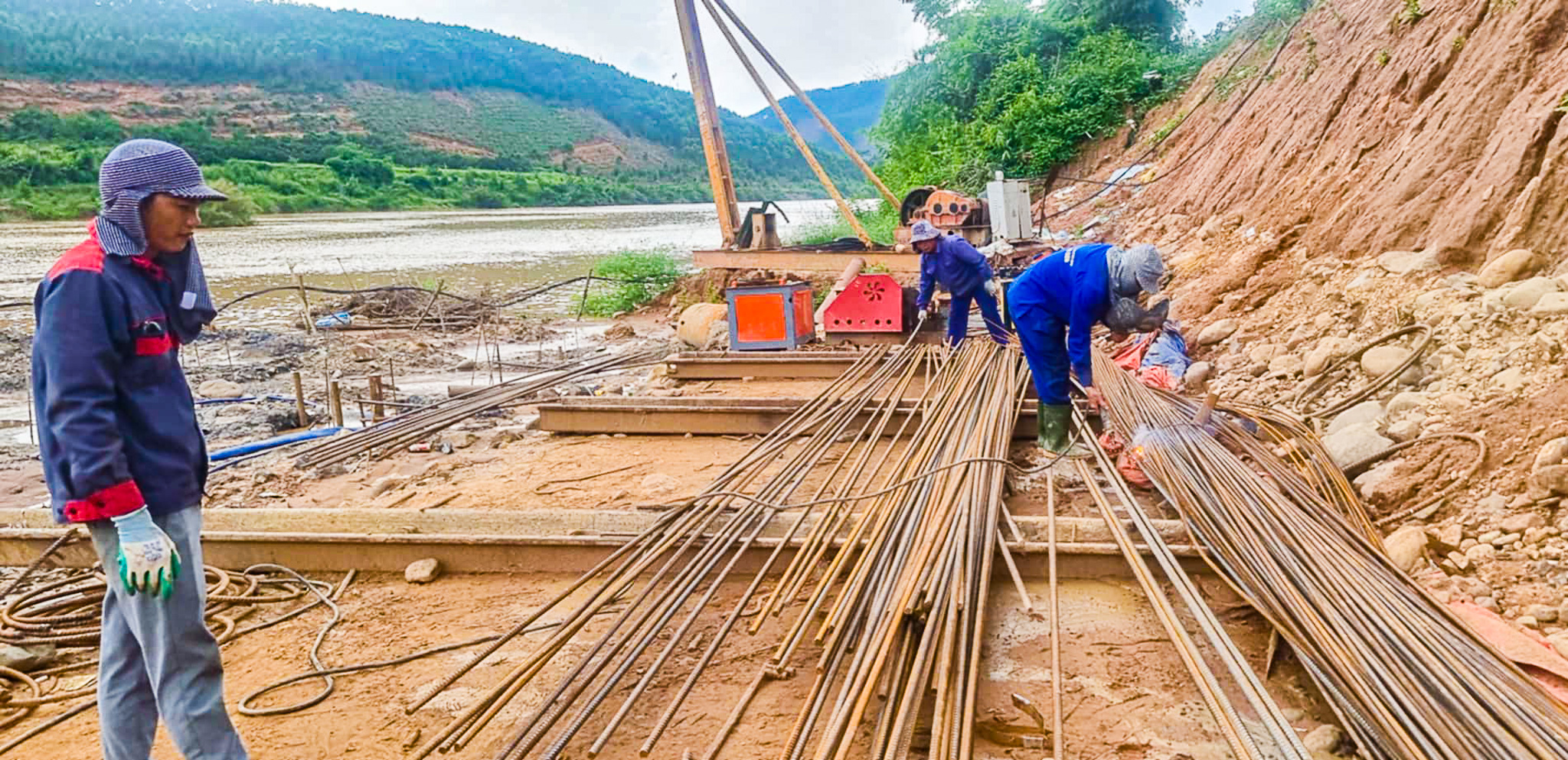Bắc Giang: Nỗ lực đẩy nhanh tiến độ thi công cầu Đèo Gia- Ảnh 3. Bắc Giang: Nỗ lực đẩy nhanh tiến độ thi công cầu Đèo Gia- Ảnh 3.