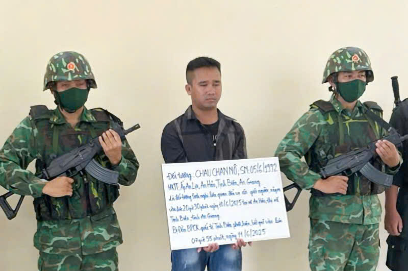 An Giang: Đón lõng kẻ giết người trên đường chạy sang Campuchia lẩn trốn- Ảnh 2. An Giang: Đón lõng kẻ giết người trên đường chạy sang Campuchia lẩn trốn- Ảnh 2.
