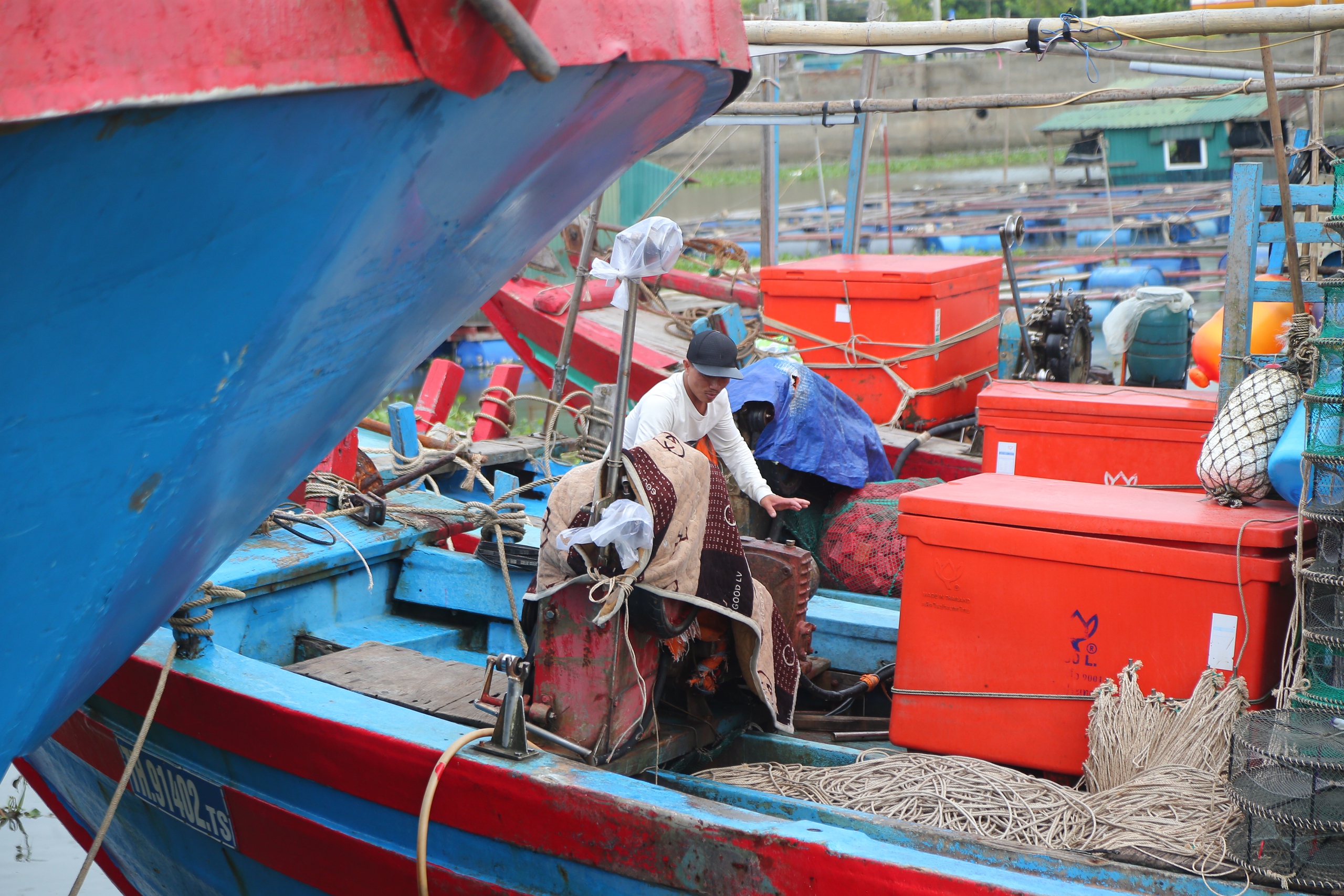 Ngư dân Nghệ An chủ động vào bờ tránh bão- Ảnh 2. Ngư dân Nghệ An chủ động vào bờ tránh bão- Ảnh 2.