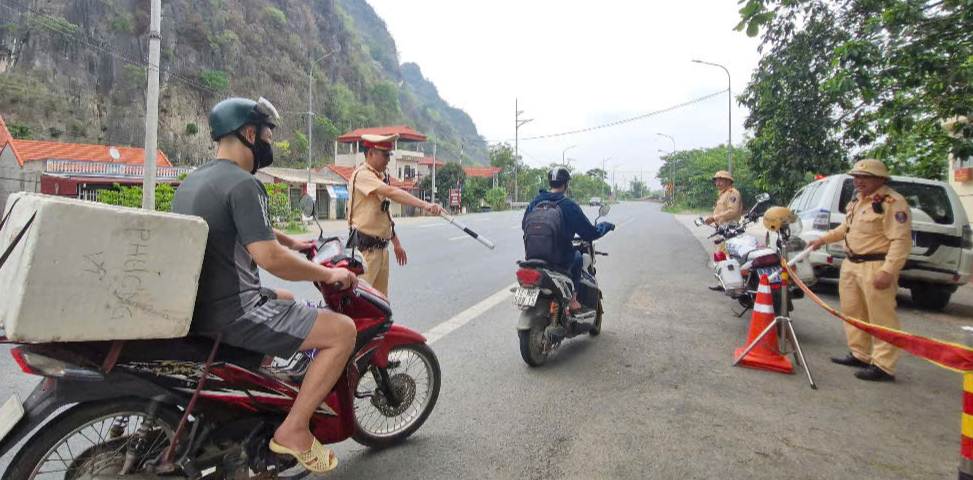 Kiên quyết xử lý vi phạm giúp kéo giảm TNGT ở cả 3 tiêu chí tại Lạng Sơn- Ảnh 1. Kiên quyết xử lý vi phạm giúp kéo giảm TNGT ở cả 3 tiêu chí tại Lạng Sơn- Ảnh 1.