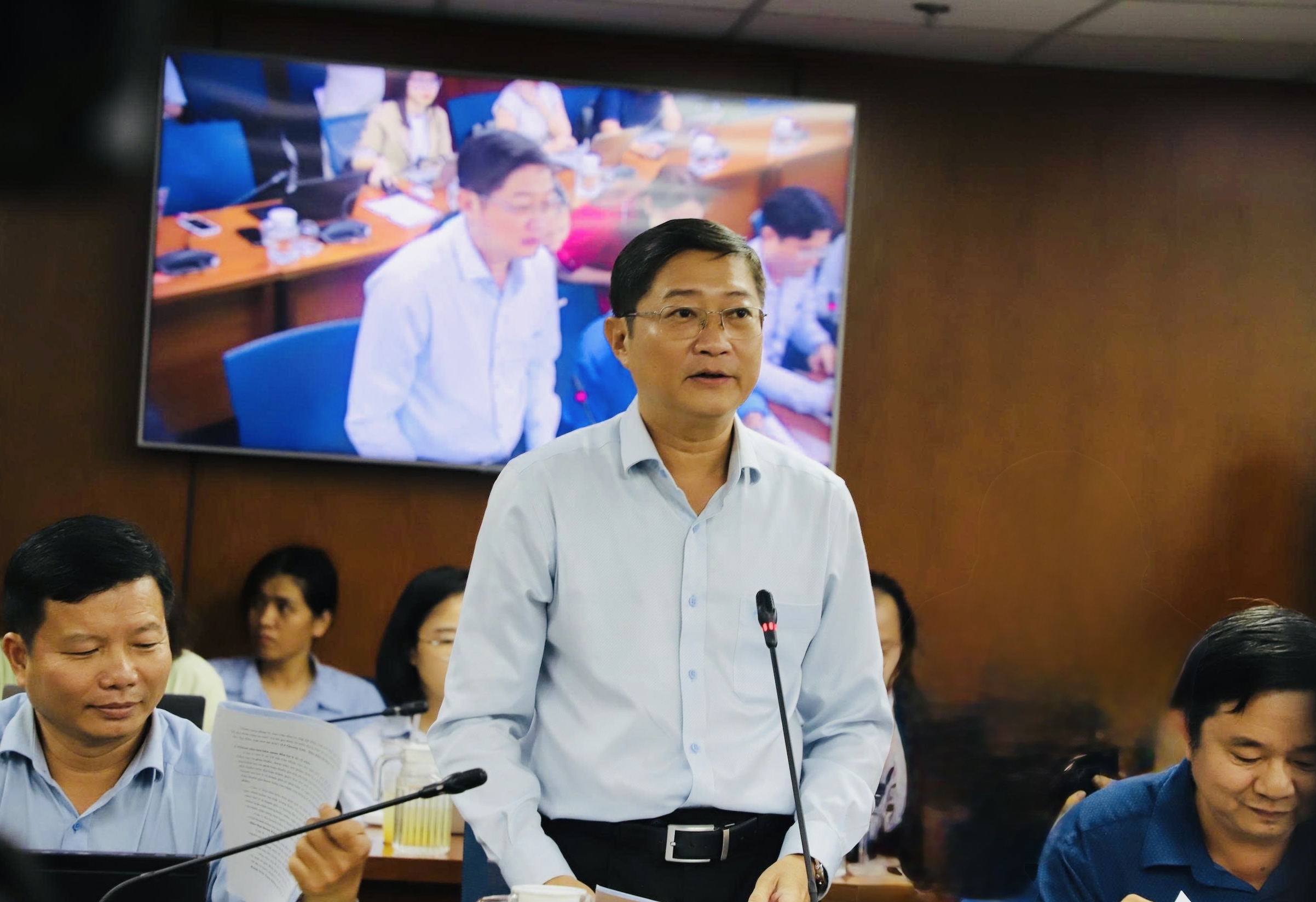 TP.HCM "hóa giải" ùn ứ khi cấm xe máy vào đường dẫn cao tốc thế nào?- Ảnh 1. TP.HCM "hóa giải" ùn ứ khi cấm xe máy vào đường dẫn cao tốc thế nào?- Ảnh 1.