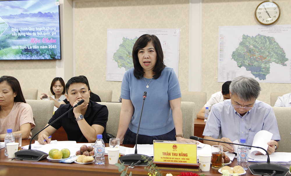 Vụ trưởng Vụ Quy hoạch - Kiến trúc Trần Thu Hằng phát biểu chỉ đạo tại Hội nghị. Vụ trưởng Vụ Quy hoạch - Kiến trúc Trần Thu Hằng phát biểu chỉ đạo tại Hội nghị.